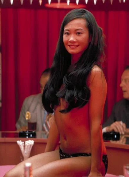 VINTAGE WEI WEI WONG JAMES BOND RARE SIGNED AUTOGRAPH BOTTOMS UP WAITRESS MWTGG, изображение 2