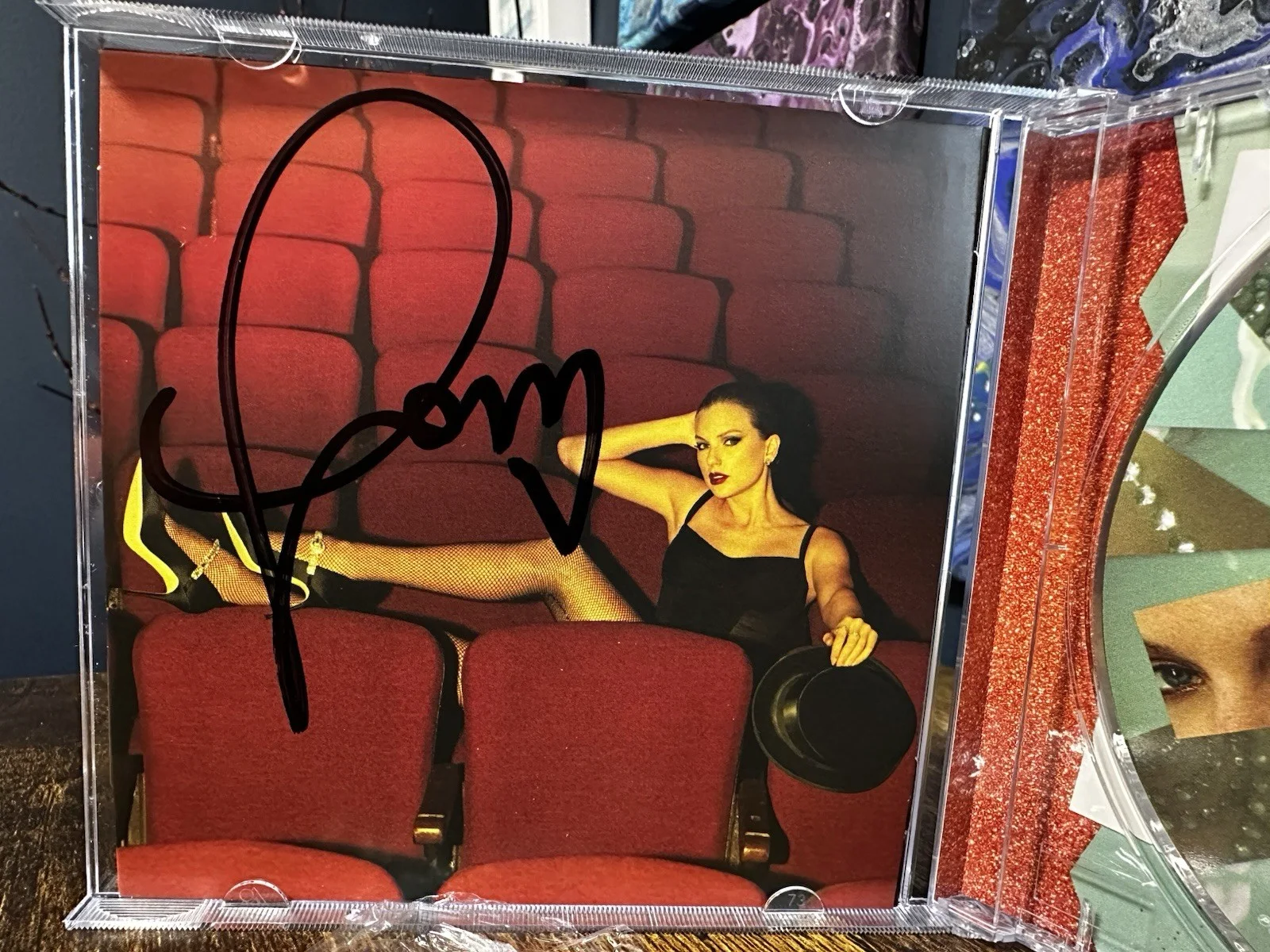 Taylor Swift Life Of A Showgirl CD With Hand Signed Photo 4 - Video Attached, изображение 4