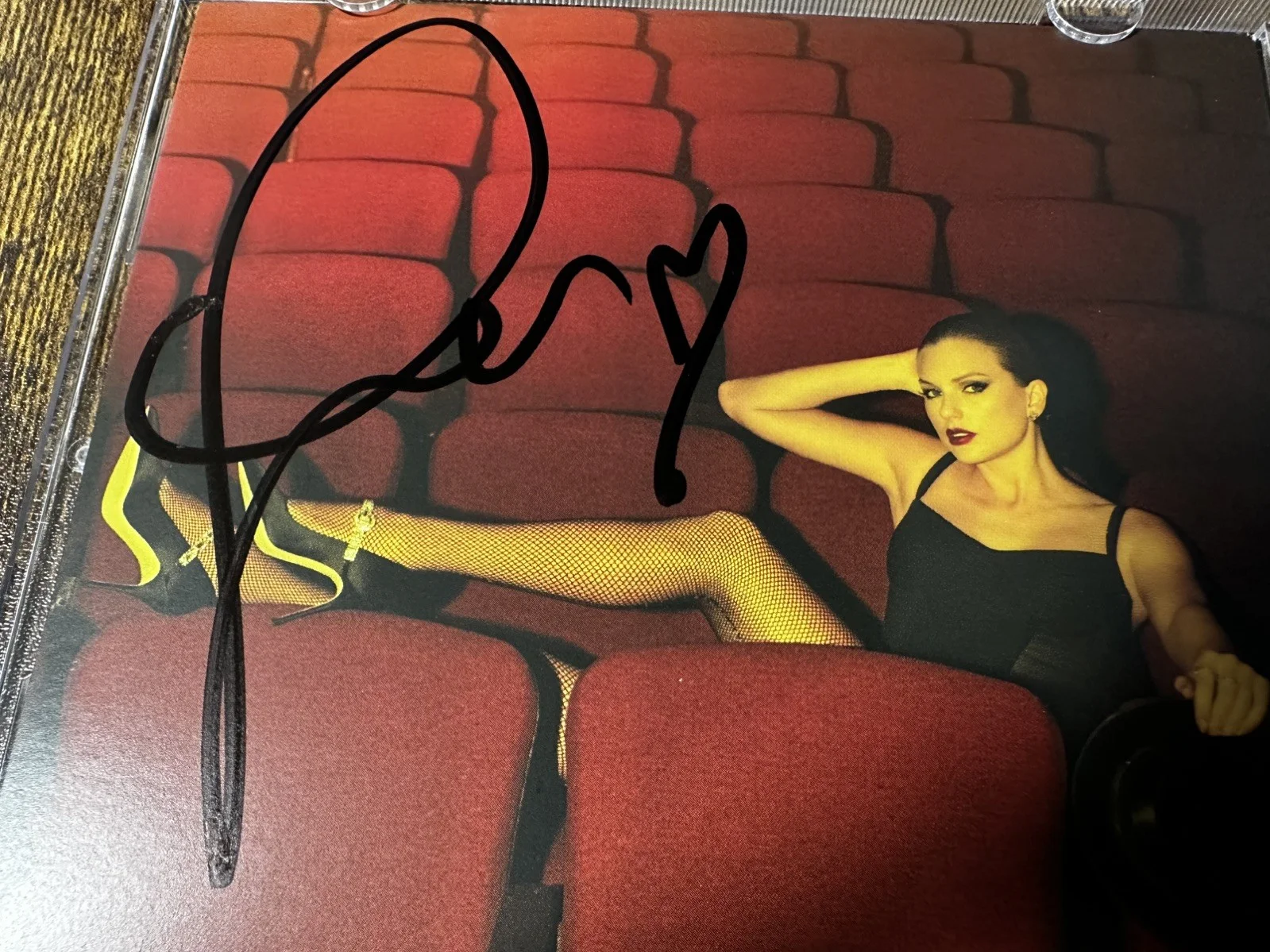 Taylor Swift The Life Of A Showgirl CD With Hand Signed Photo 4 Detached Heart, изображение 3
