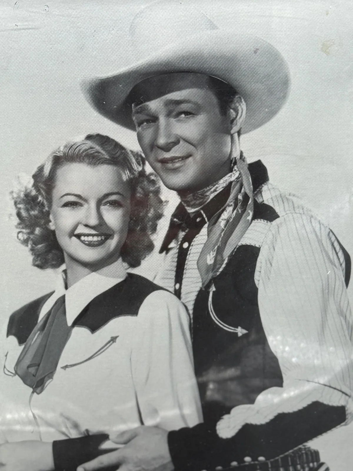 Vintage , framed black and white photo of Roy Rogers and Dale Evans 11"x9", изображение 2