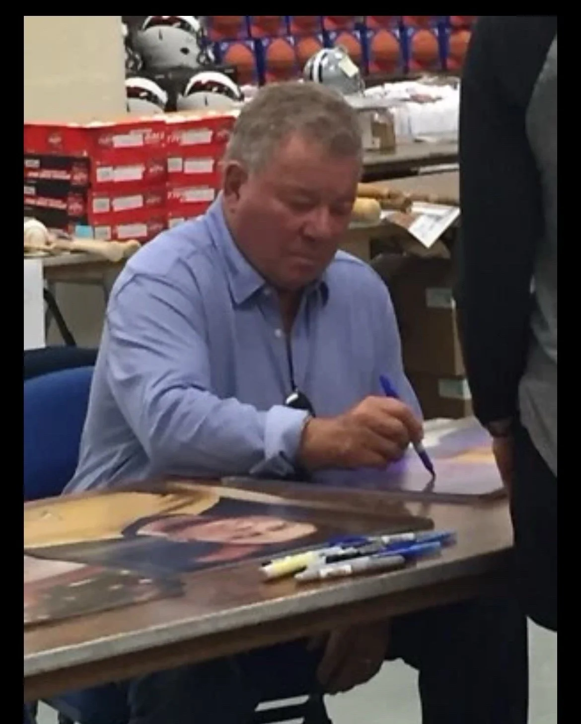 William Shatner — William Shatner Signed “Boston Legal” 8x10 Photo JSA Certified, image 3