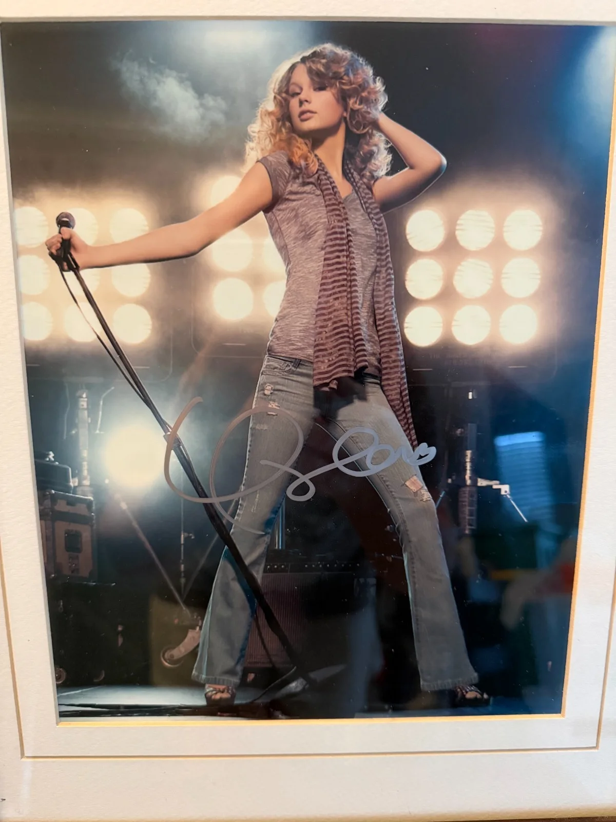 Taylor Swift Autograph Photo in Picture Frame, image 2