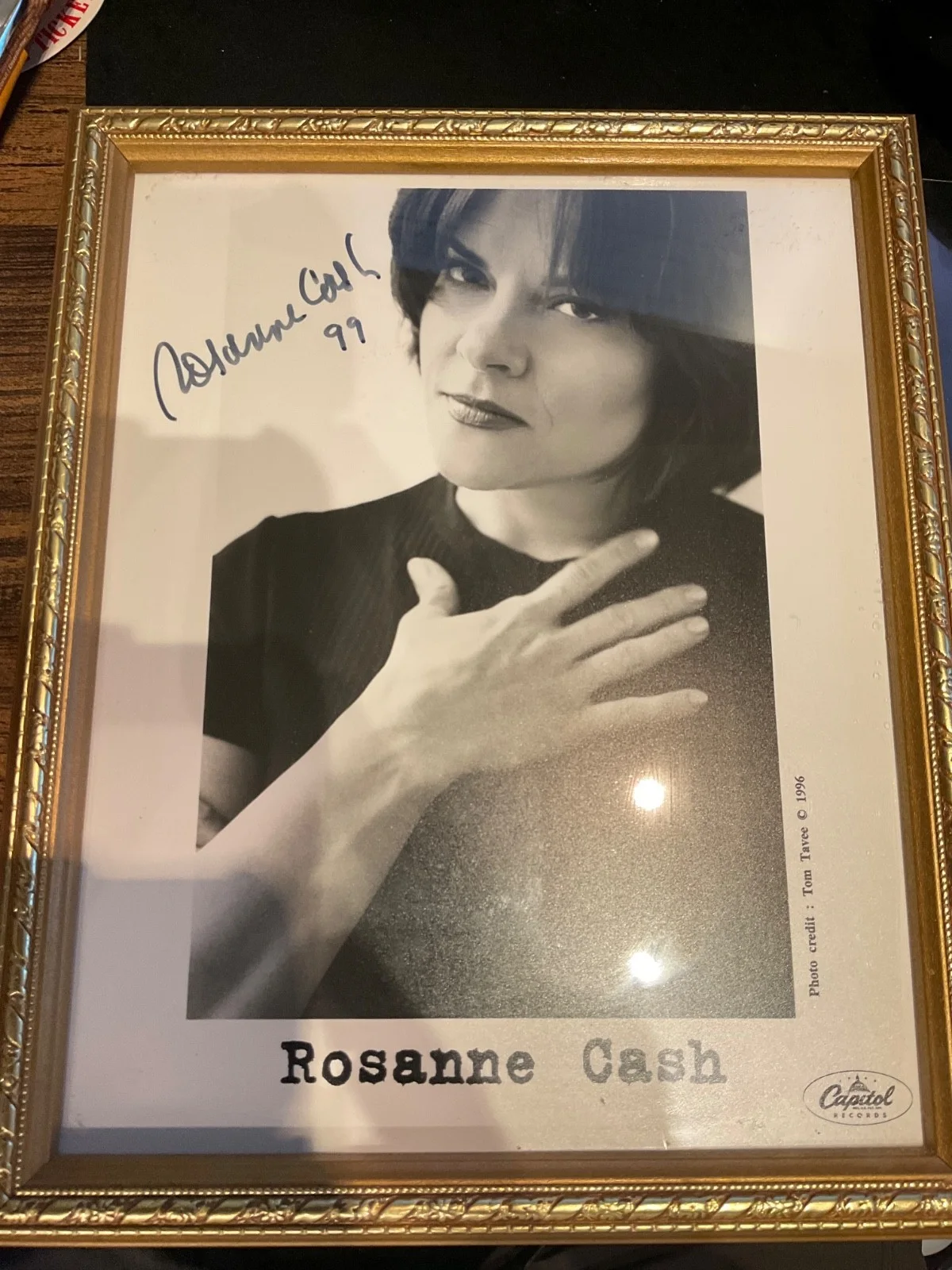 ROSANNE CASH — ROSANNE CASH AUTOGRAPHED PROMO 8x10 Framed