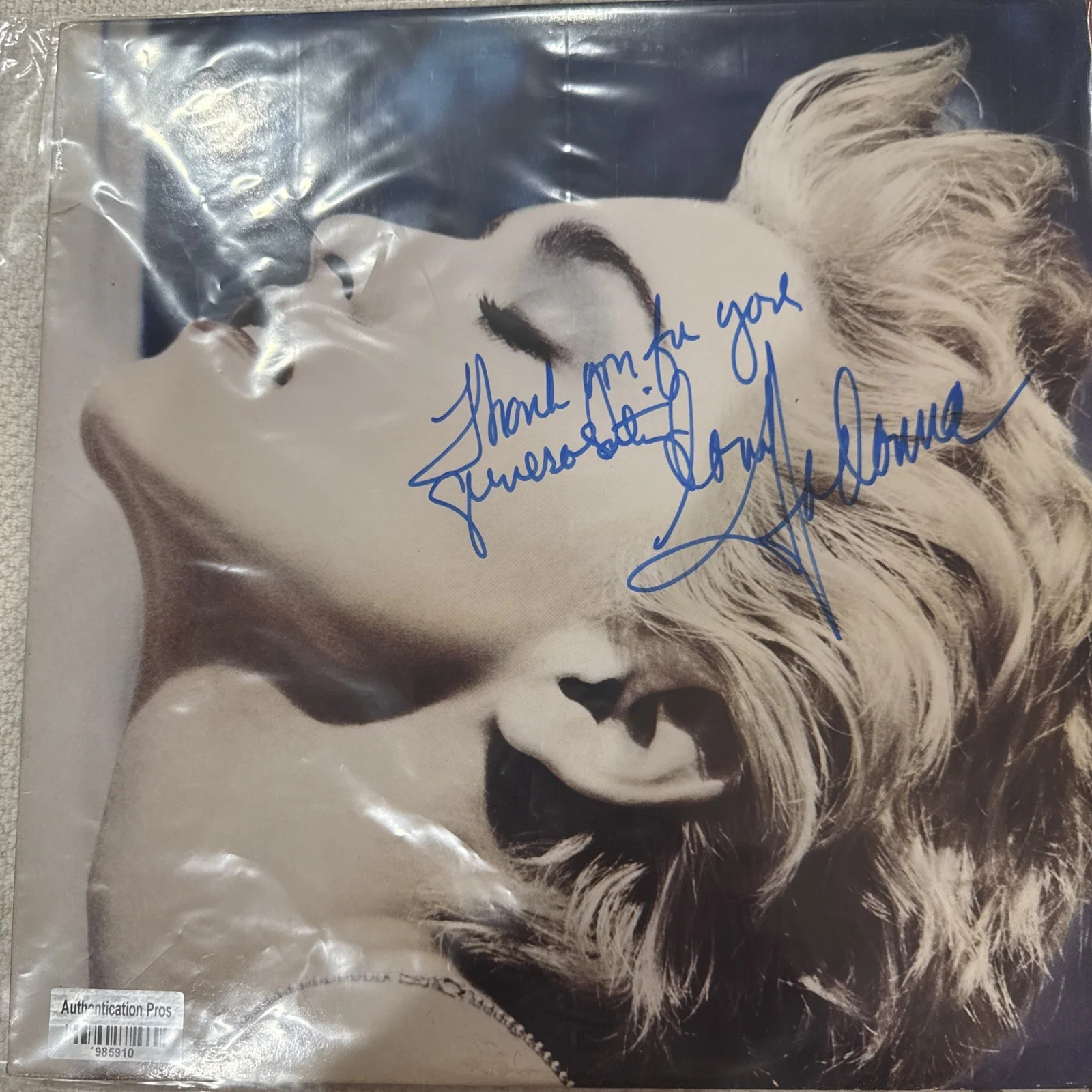 MADONNA SIGNED VINYL ALBUM TRUE BLUE AUTHENTICATED RARE, image 2