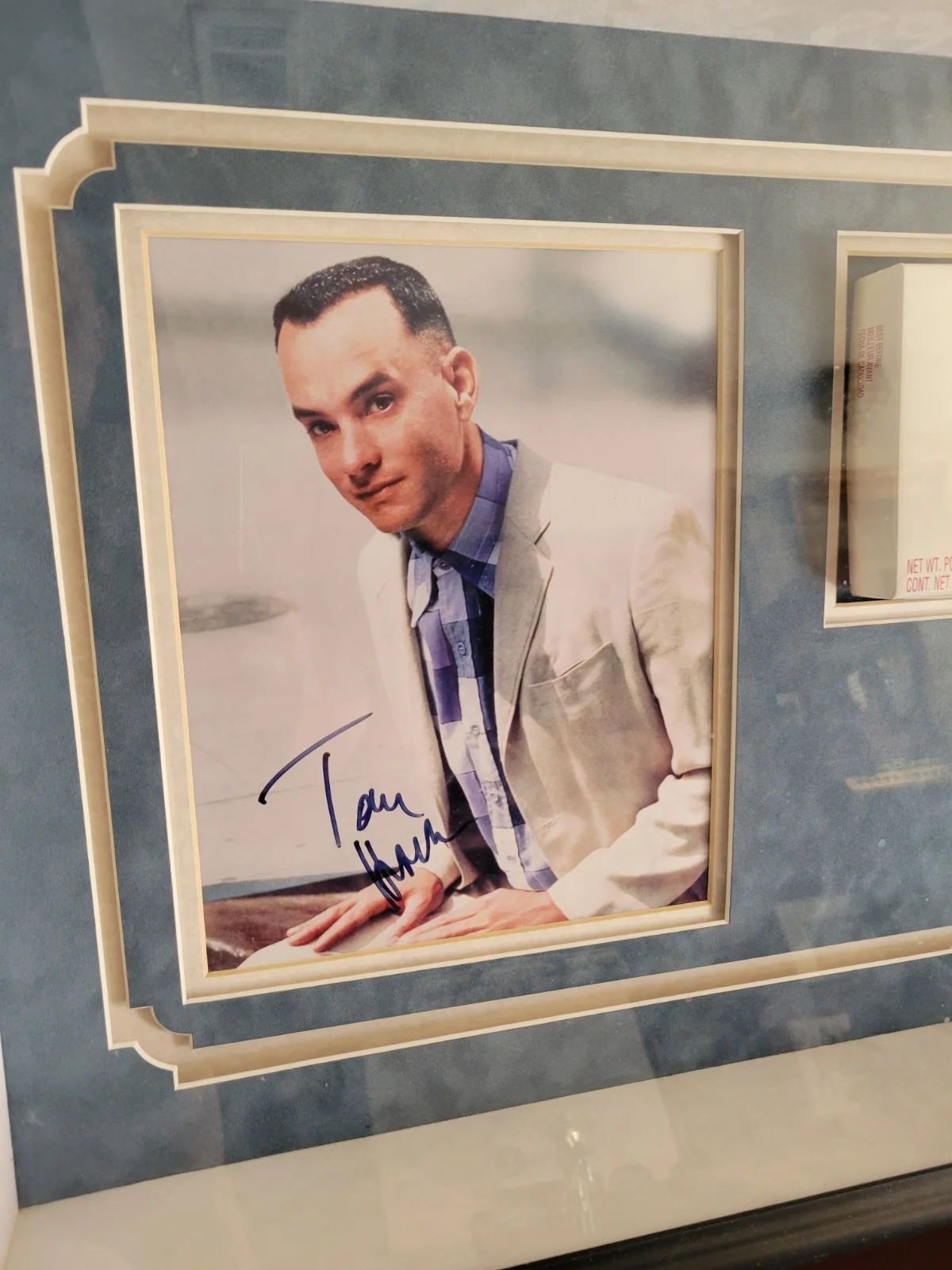 Tom Hanks — RARE Tom Hanks Signed Forrest Gump SHADOWBOX CHOCOLATE PROP Framed Autograph, image 2