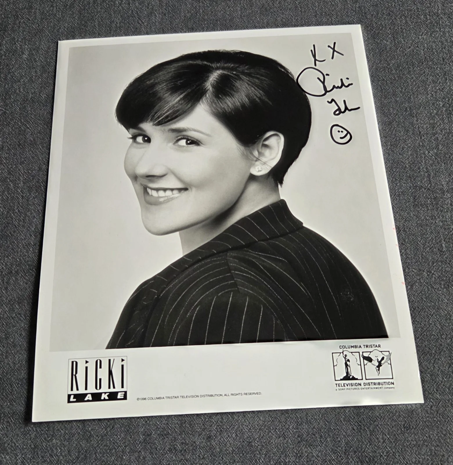 Ricki Lake — Ricki Lake Signed 8x10 B&W Promotiona Glossy Photo Autograph 1996, изображение 2