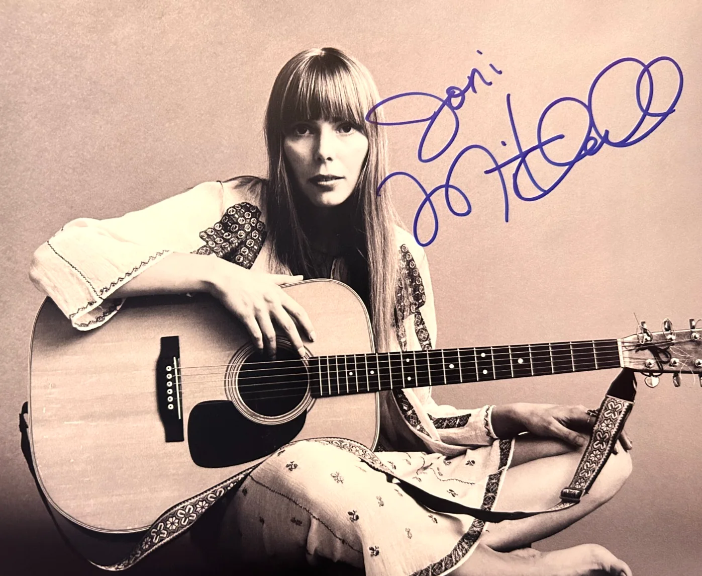 JONI MITCHELL Signed Original 8x10" Authentic Autograph w/COA Certificate, image 3