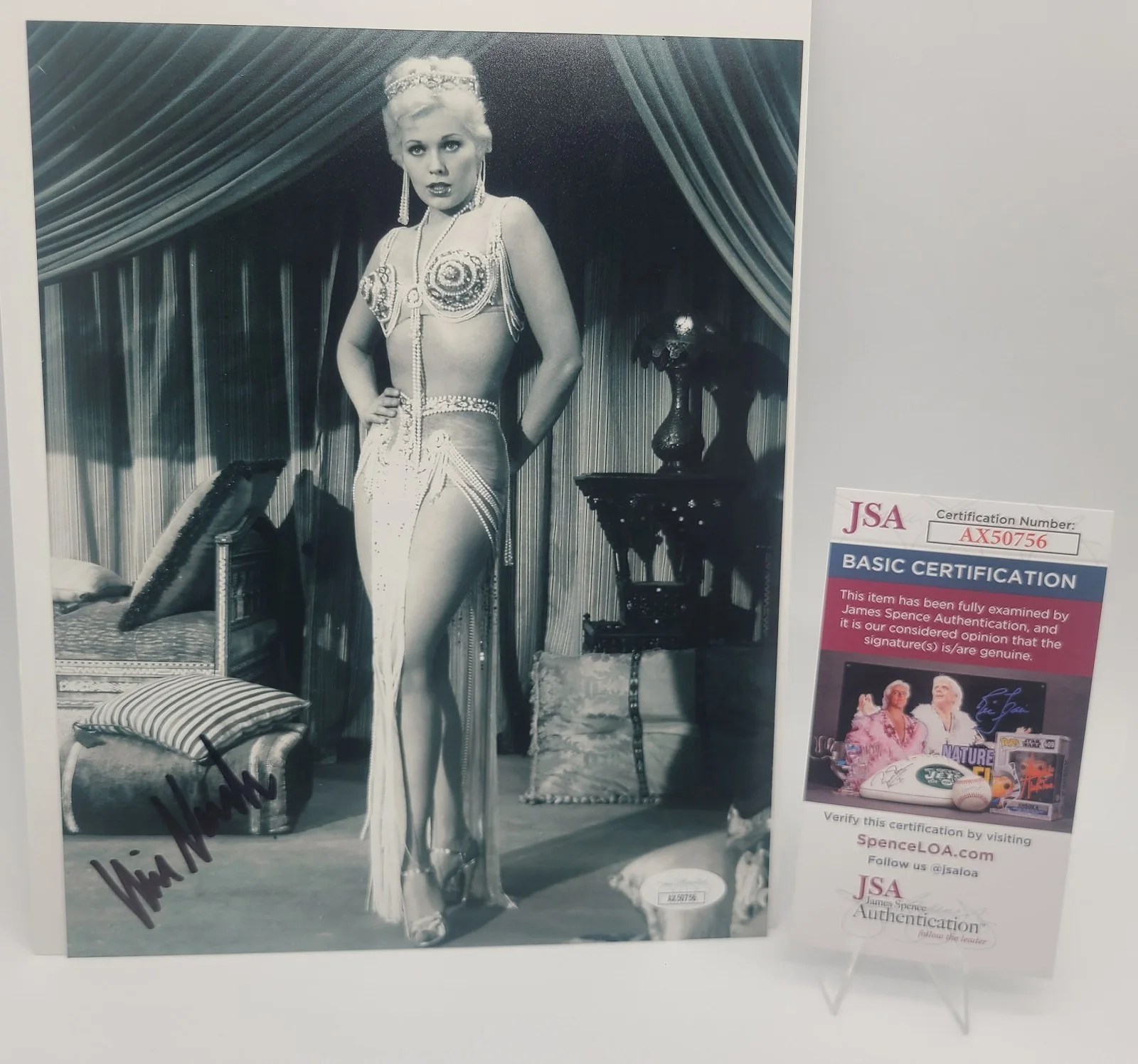 Kim Novak — Kim Novak Signed 8x10 Photo JSA COA Hollywood Legend Actress Autograph, image 2