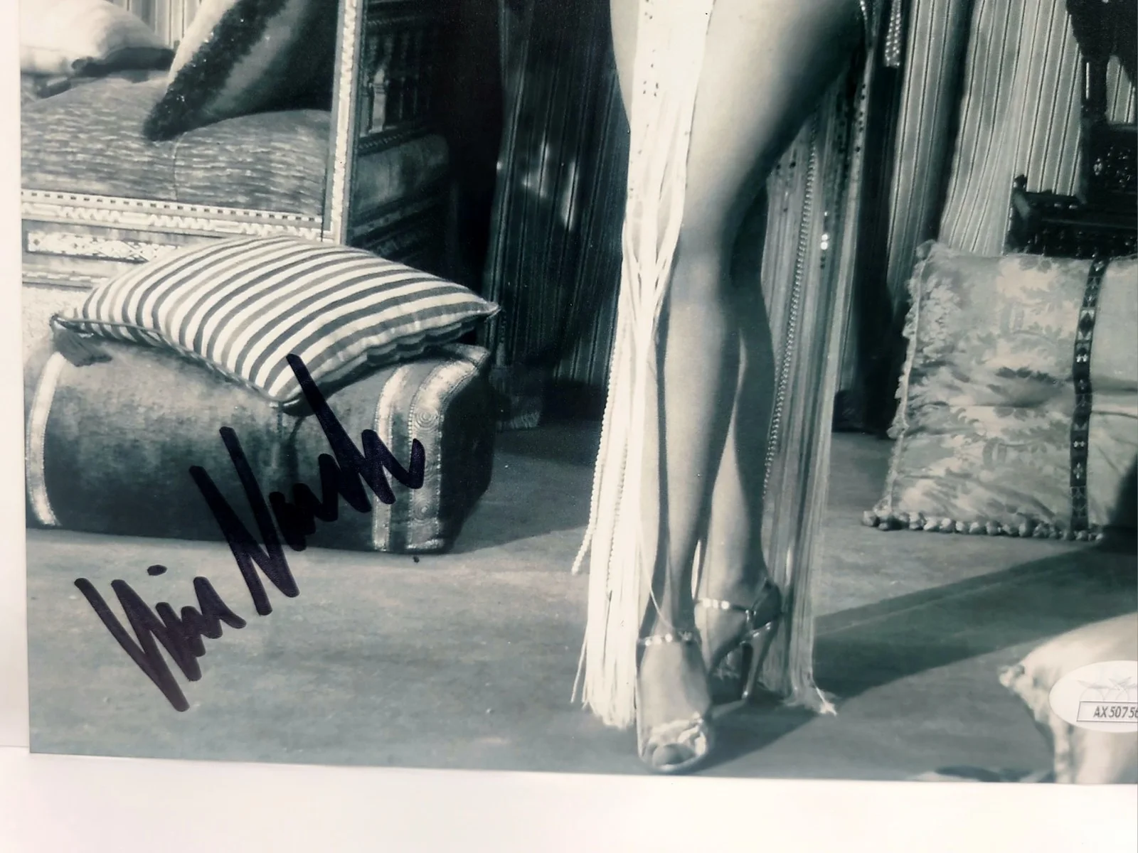 Kim Novak — Kim Novak Signed 8x10 Photo JSA COA Hollywood Legend Actress Autograph, image 4