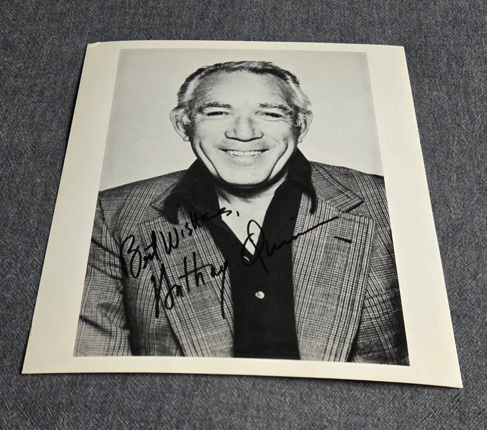 ANTHONY QUINN — Anthony Quinn Signed 8x10 B&W Glossy Photo Autographed Publicity Headshot, изображение 2