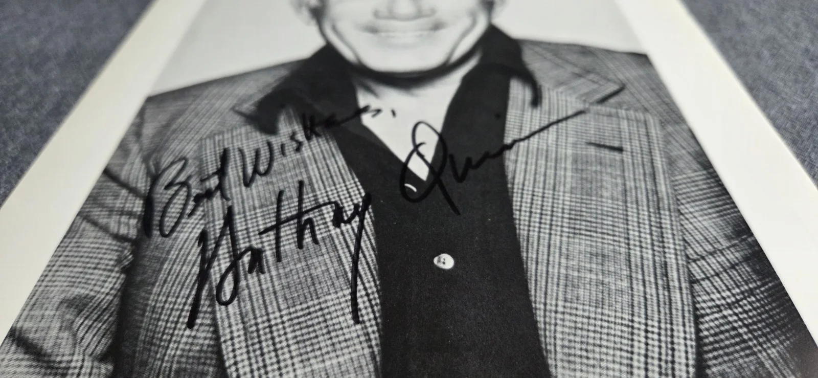 ANTHONY QUINN — Anthony Quinn Signed 8x10 B&W Glossy Photo Autographed Publicity Headshot, изображение 3