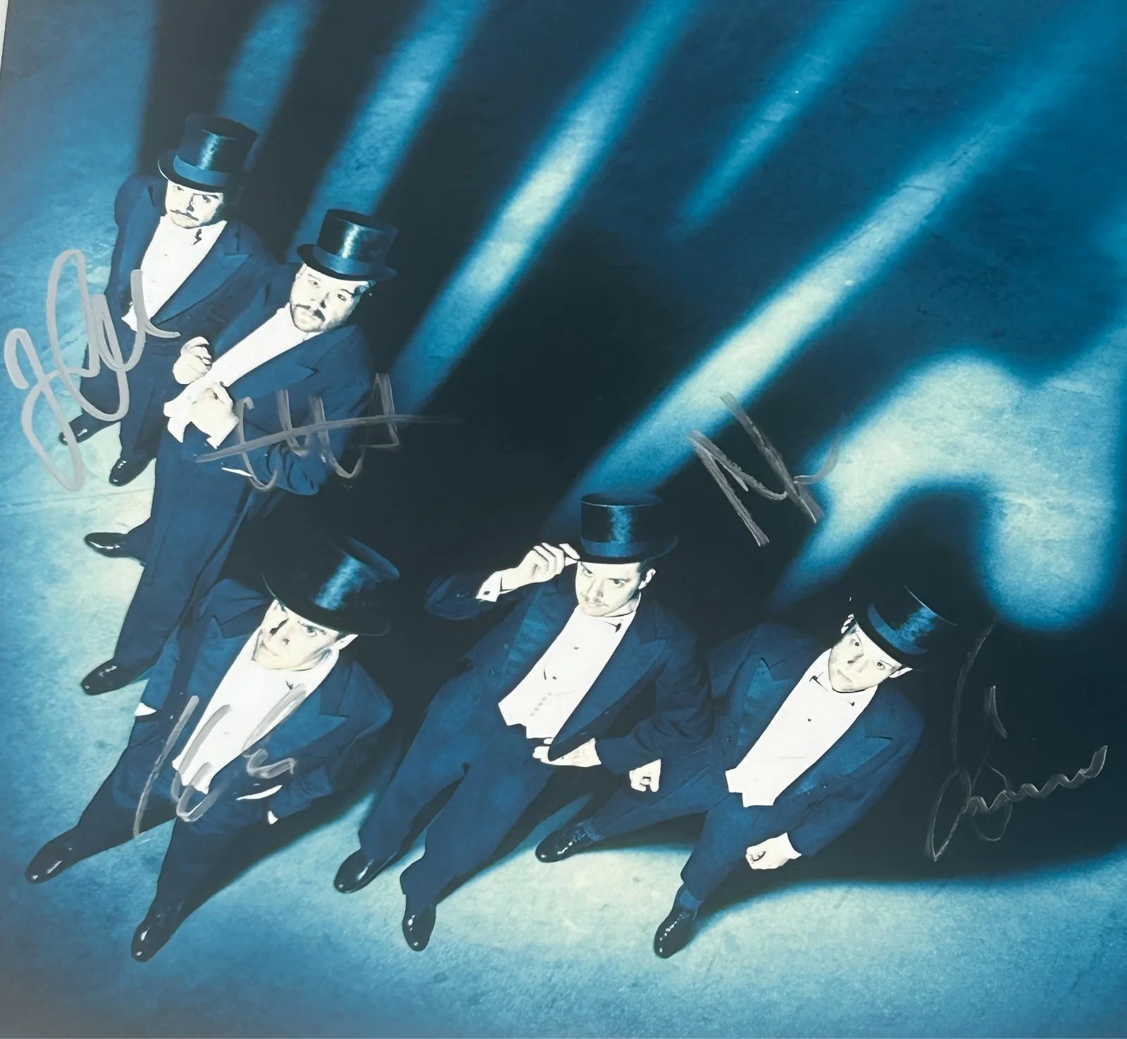 The Hives signed Lex Hives Album JSA COA, изображение 2