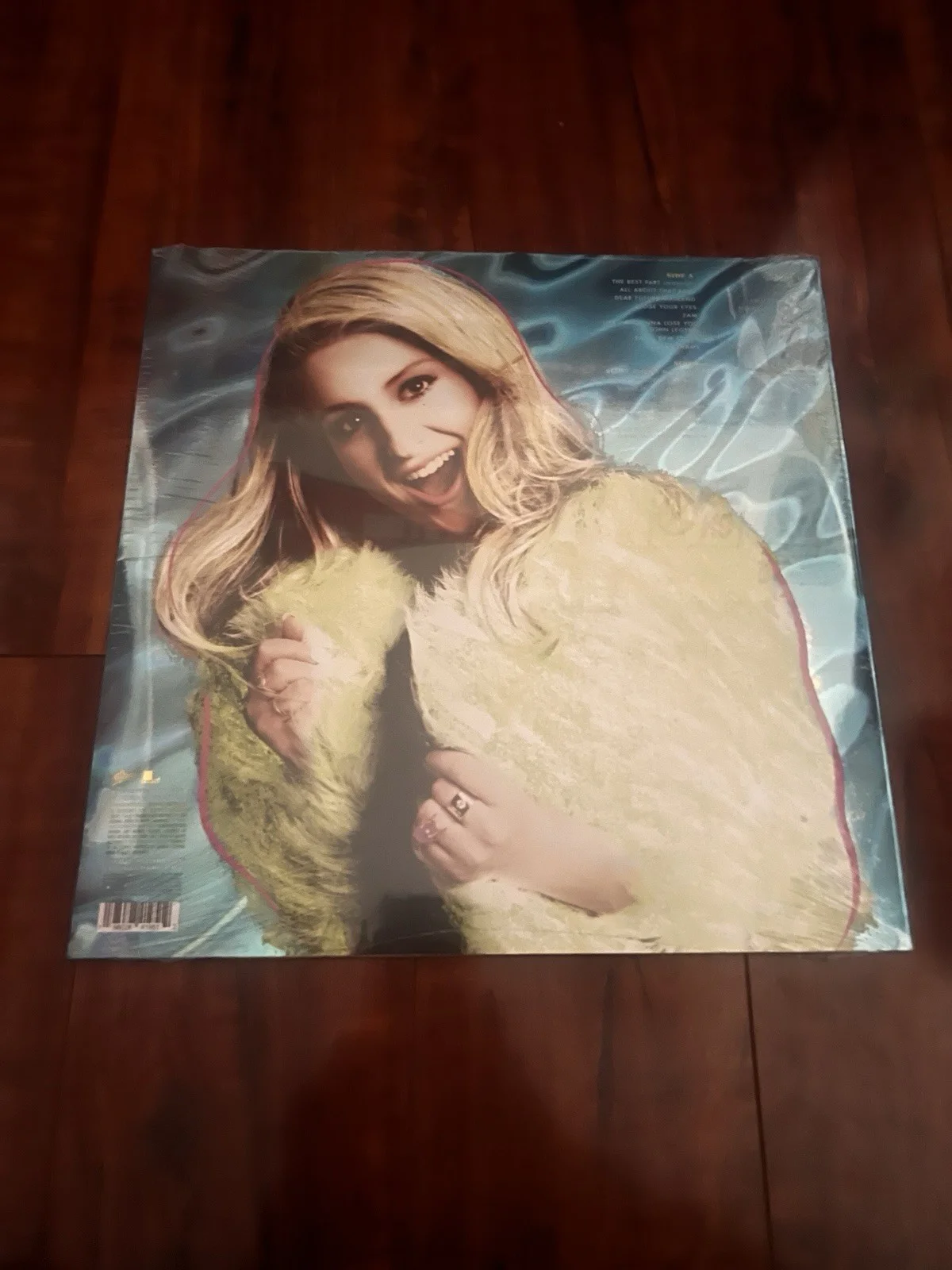 Meghan Trainor Title 10th Anniversary Signed Pink Vinyl Autographed Booklet NEW, изображение 2