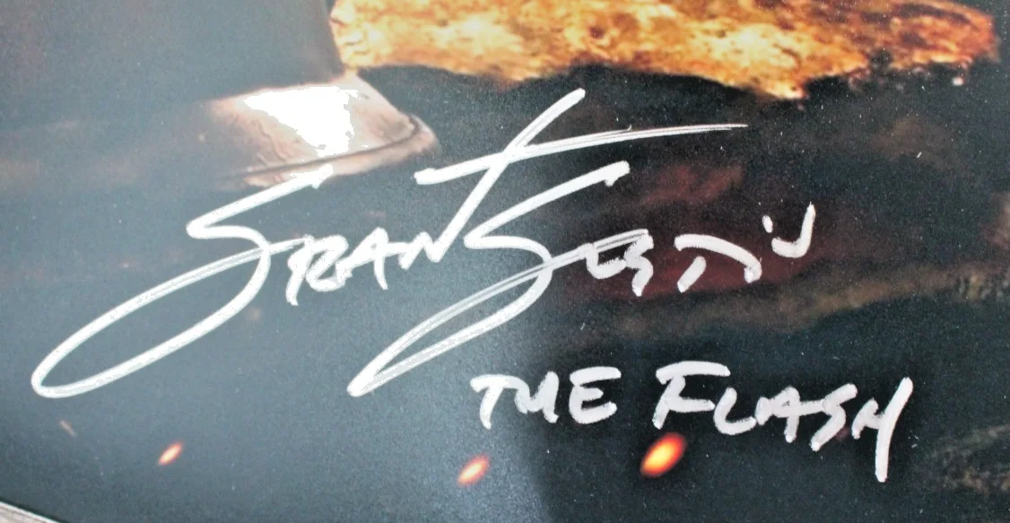 Grant Gustin — Grant Gustin Signed 20x30 The Flash Photo “The Flash” Beckett BT27503, изображение 2