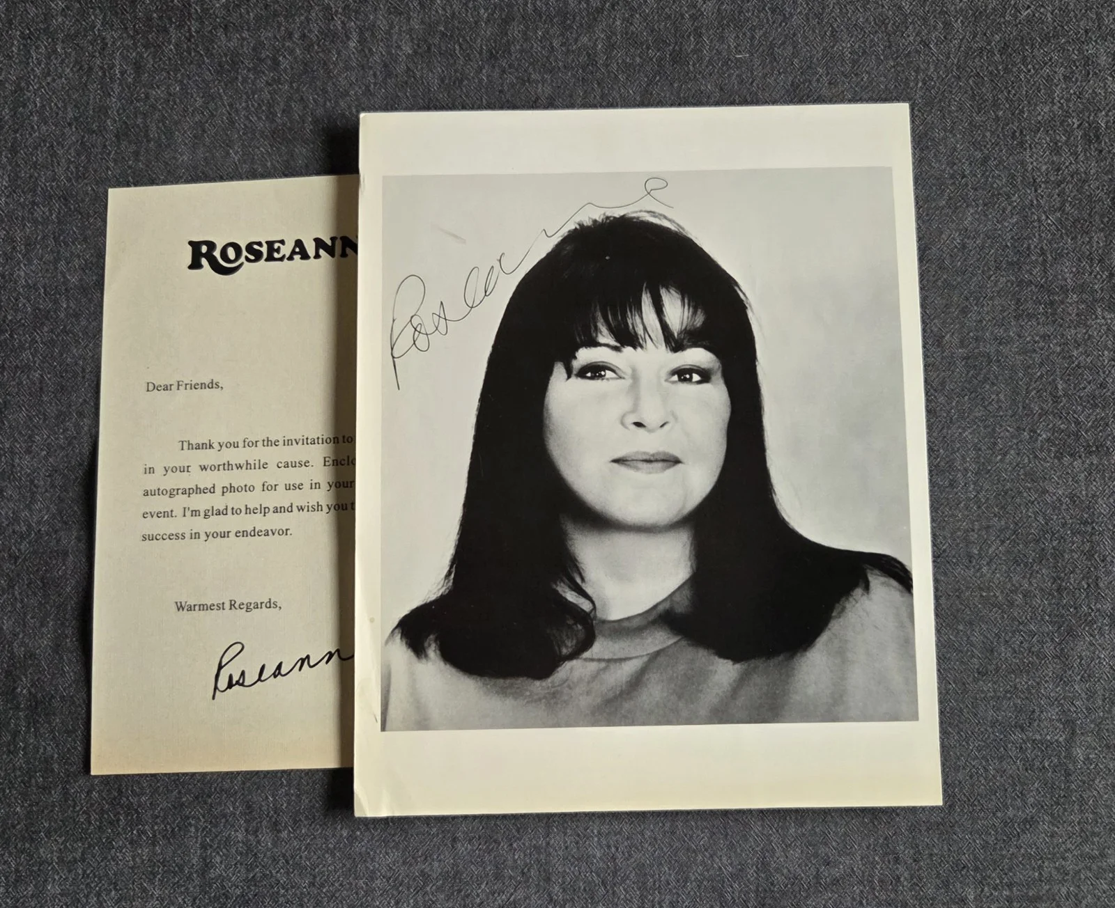 Roseanne Barr — Roseanne Barr Vintage Autograph (Facsimile) 8x10 B&W Photo & Attached Letterhead