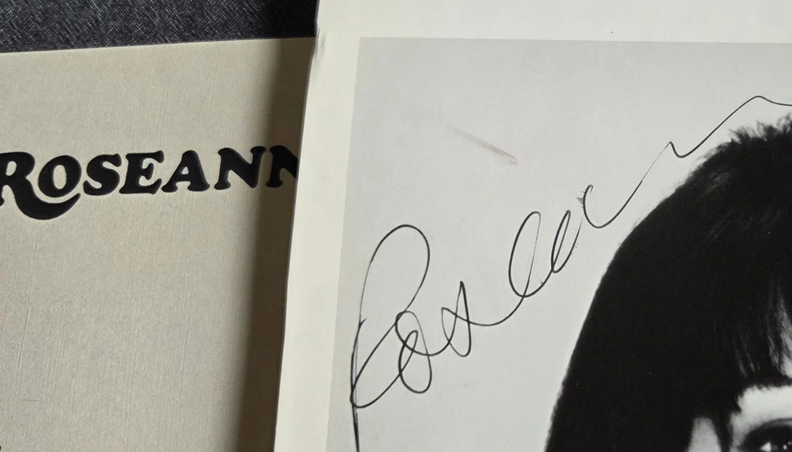 Roseanne Barr — Roseanne Barr Vintage Autograph (Facsimile) 8x10 B&W Photo & Attached Letterhead, изображение 3