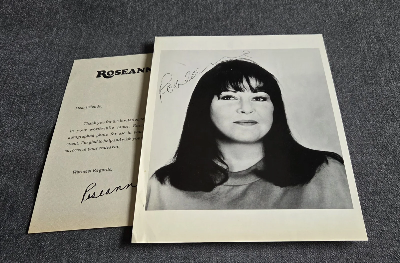 Roseanne Barr — Roseanne Barr Vintage Autograph (Facsimile) 8x10 B&W Photo & Attached Letterhead, изображение 5