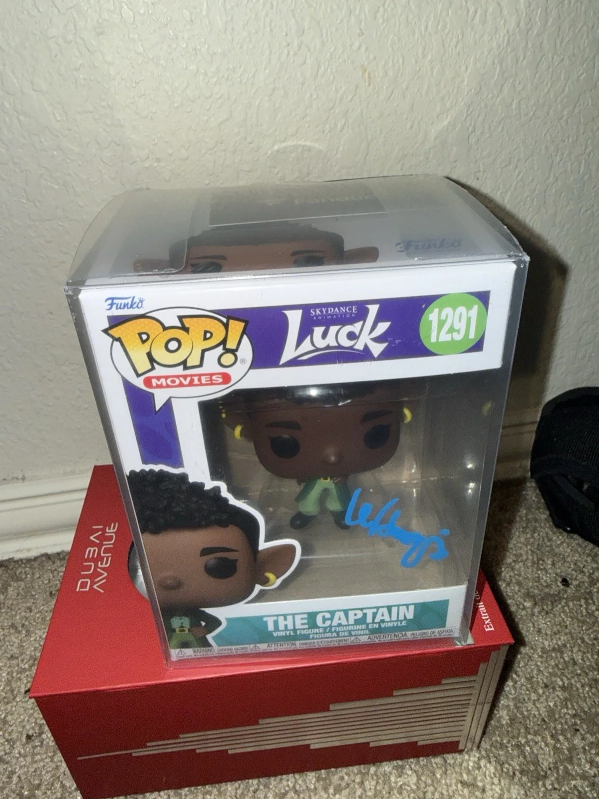 Whoopi Goldberg — Luck The Captain Whoopi Goldberg Autographed Funko Pop #1291, изображение 5
