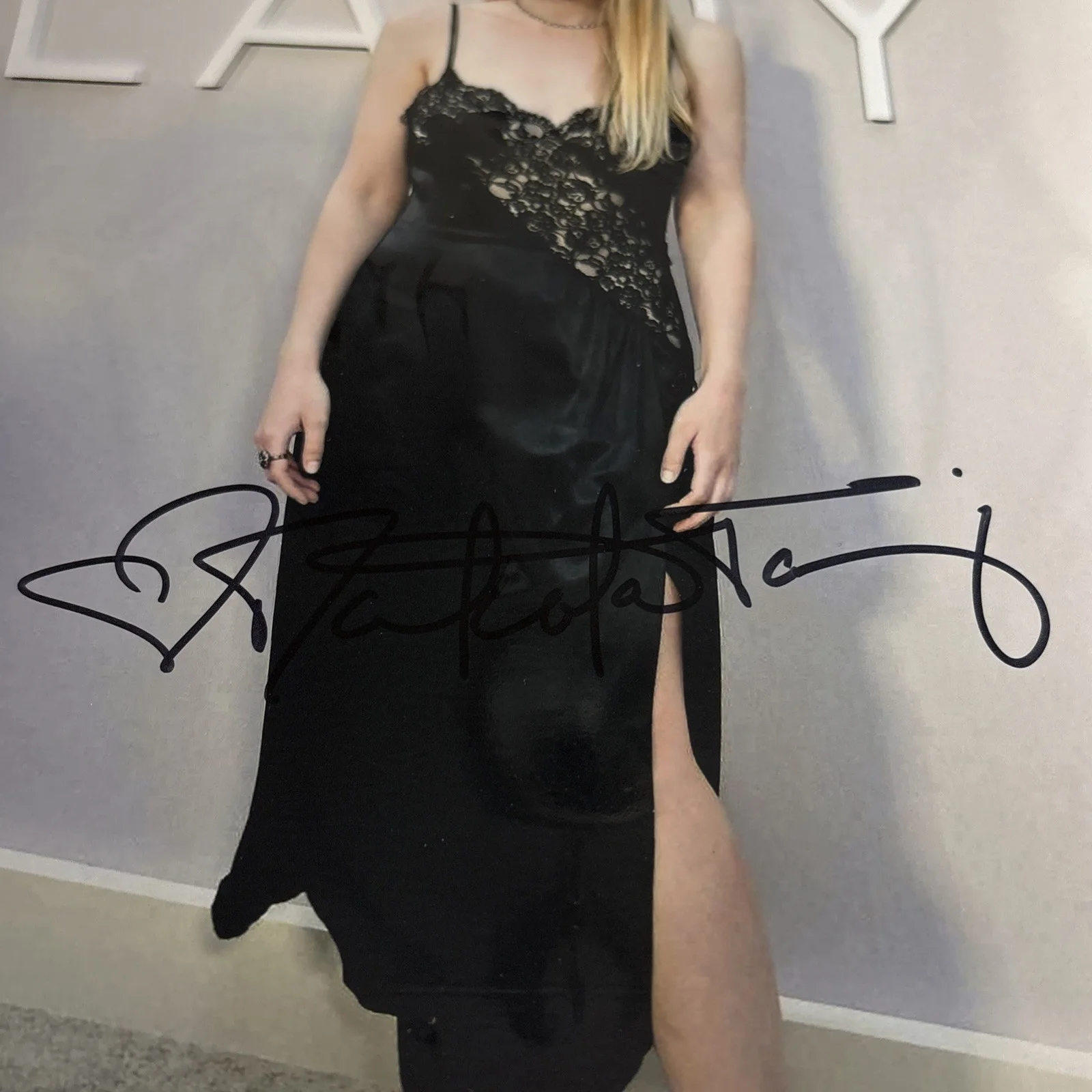 Dakota Fanning — Dakota Fanning Signed 8x10 Photo Autograph Authentication Direct AD COA 2373217, image 2