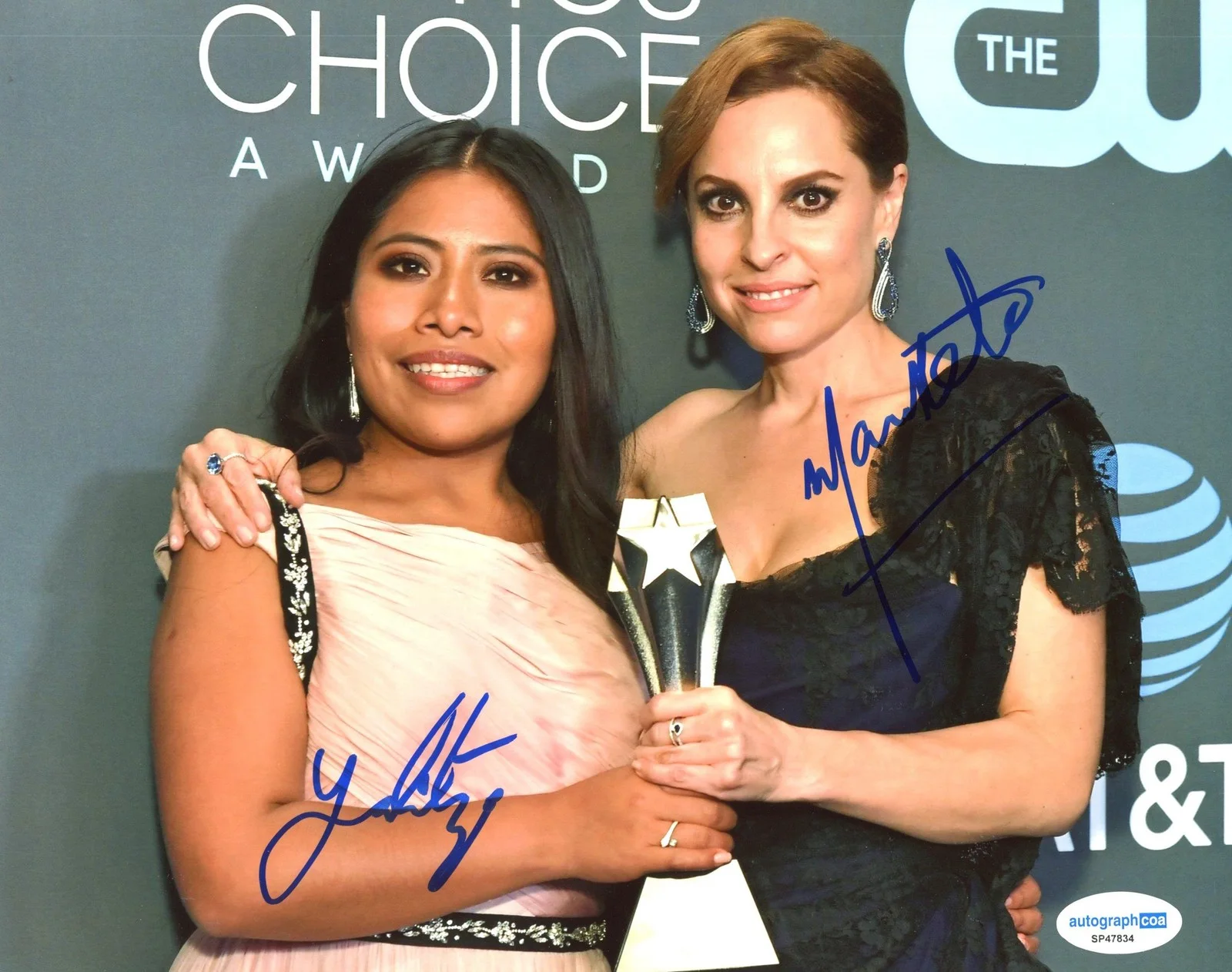 Marina de Tavira, Yalitza Aparicio — Yalitza Aparicio & Marina de Tavira "Roma" AUTOGRAPHS Signed 8x10 Photo E ACOA, изображение 2