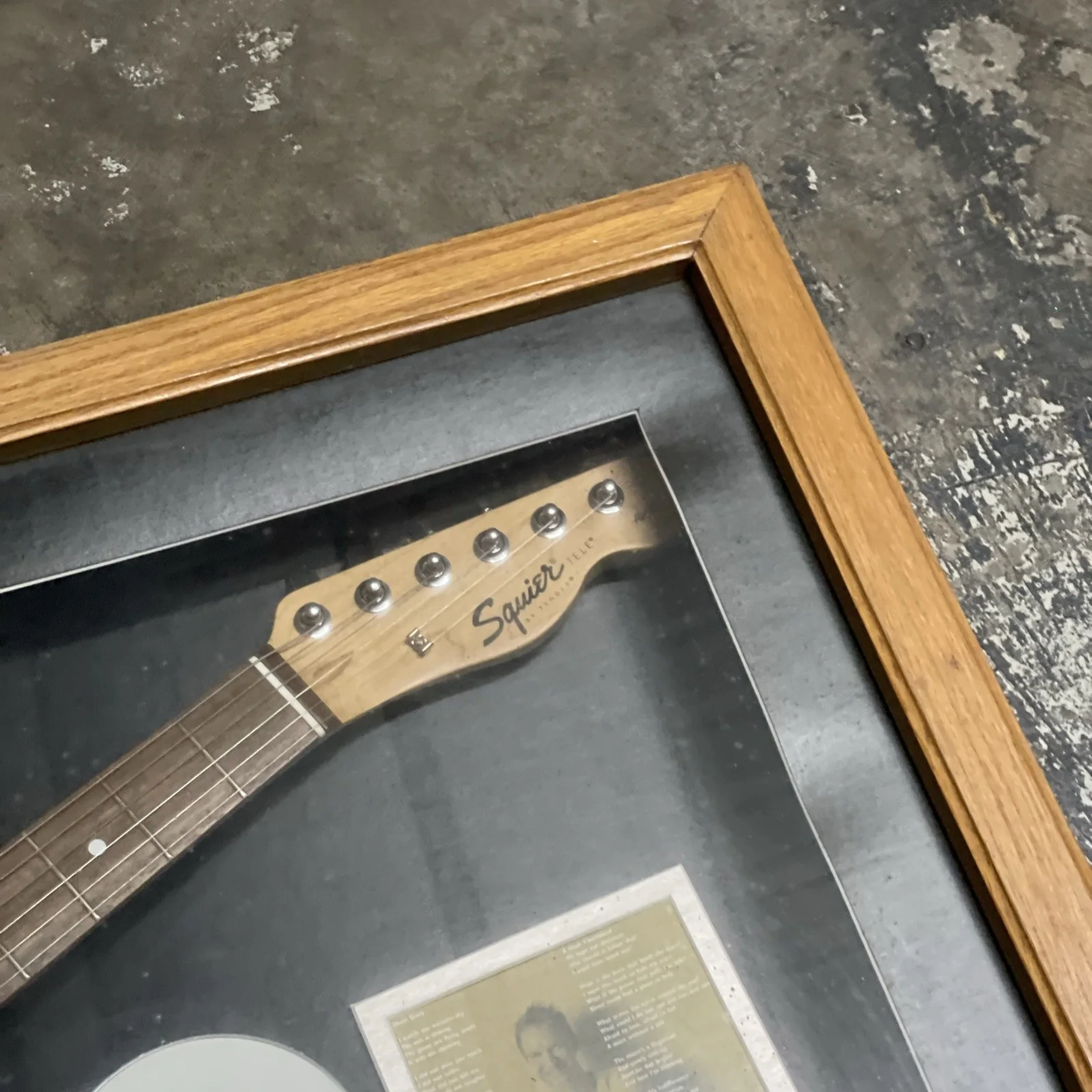 Sting Police Brad New Day Signed Guitar - Squire Tele Fender Custom Box Frame, изображение 4