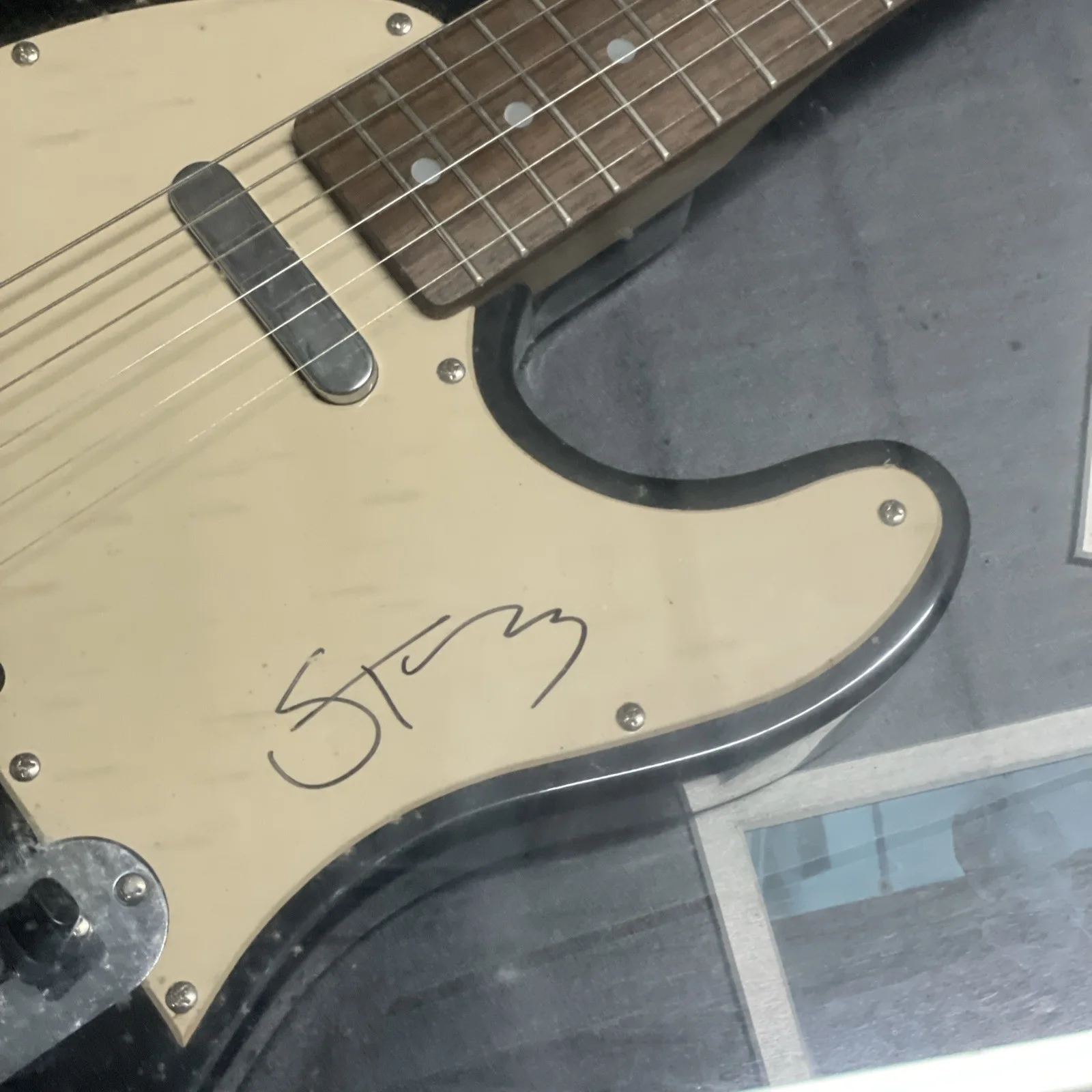 Sting Police Brad New Day Signed Guitar - Squire Tele Fender Custom Box Frame, изображение 5