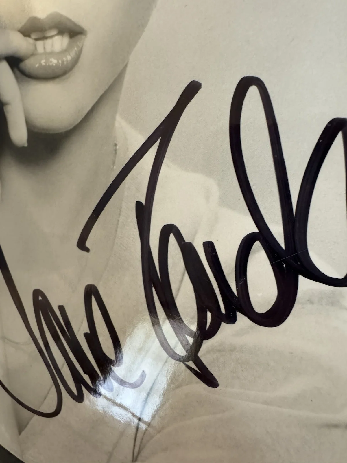 Jane Fonda — Jane Fonda Autographed Hand Signed Photo 8X10, изображение 2
