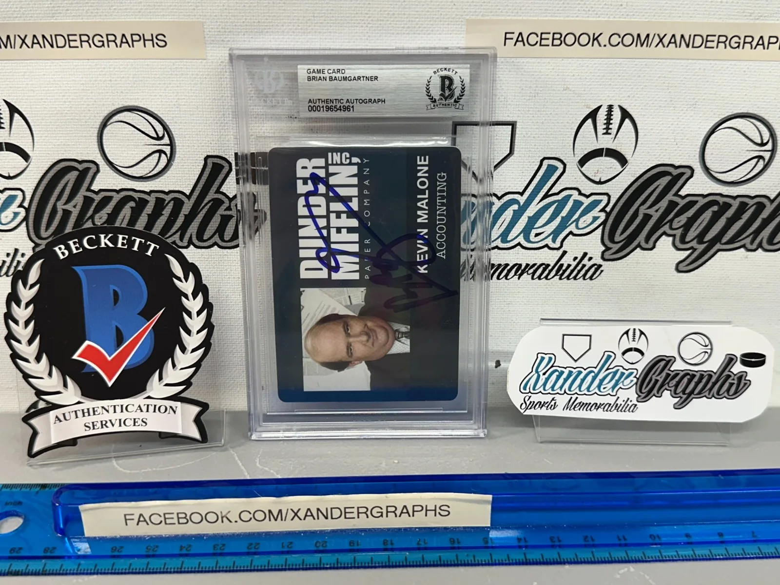 SUITS L.A. AUTOGRAPHED SLABBED SLAB AUTHENTICATED CERTIFIED ENCAP — BRIAN BAUMGARTNER KEVIN MALONE SIGNED THE OFFICE GAME ON CARD BECKETT BGS BAS