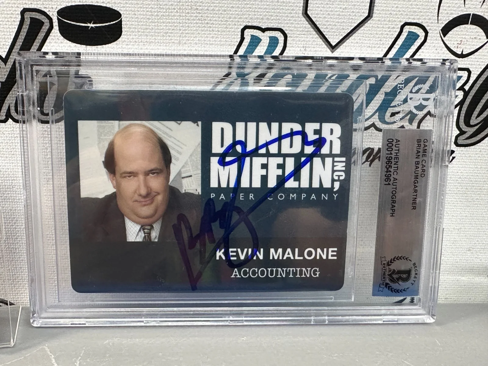 SUITS L.A. AUTOGRAPHED SLABBED SLAB AUTHENTICATED CERTIFIED ENCAP — BRIAN BAUMGARTNER KEVIN MALONE SIGNED THE OFFICE GAME ON CARD BECKETT BGS BAS, image 2