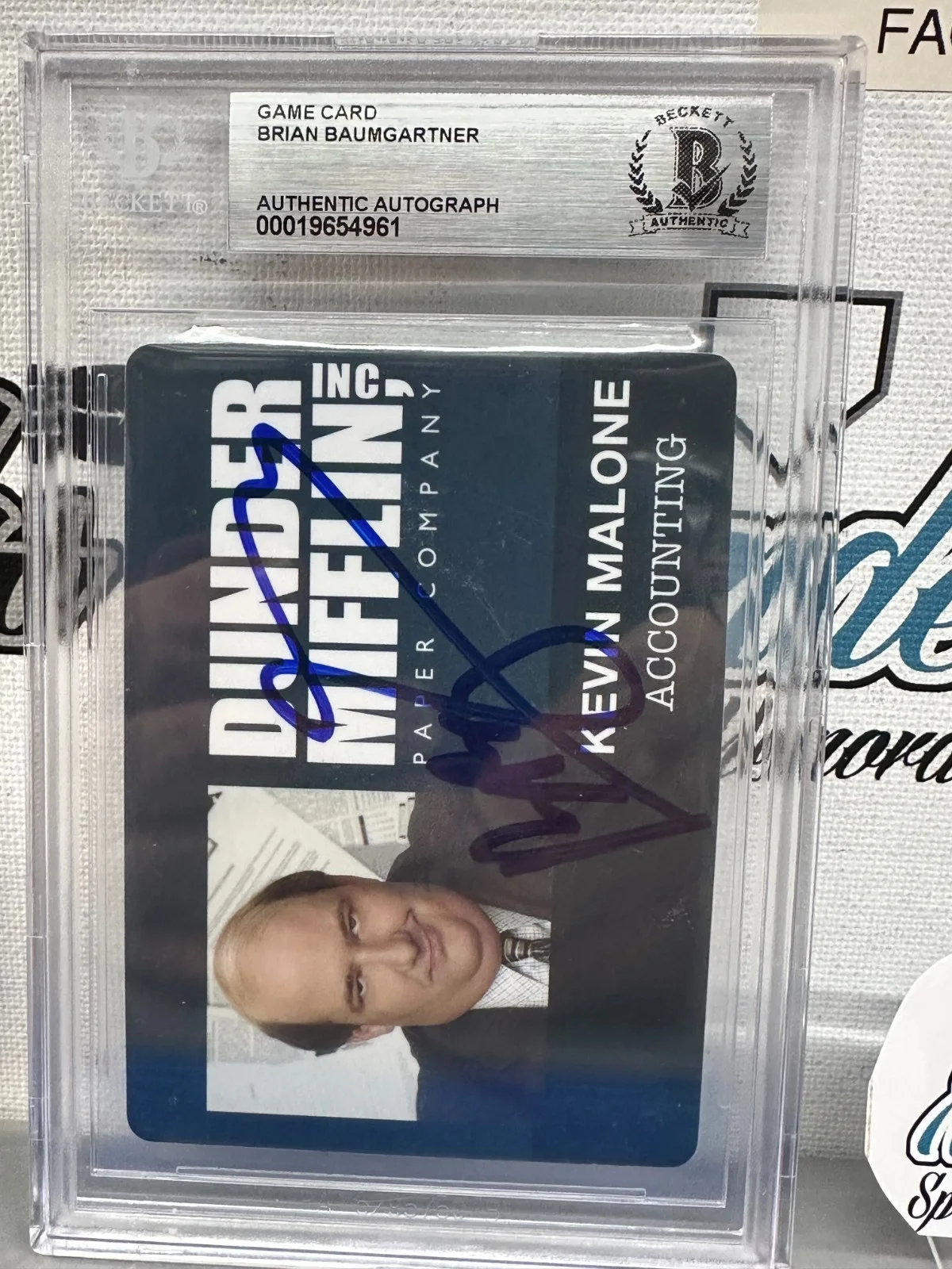 SUITS L.A. AUTOGRAPHED SLABBED SLAB AUTHENTICATED CERTIFIED ENCAP — BRIAN BAUMGARTNER KEVIN MALONE SIGNED THE OFFICE GAME ON CARD BECKETT BGS BAS, image 3