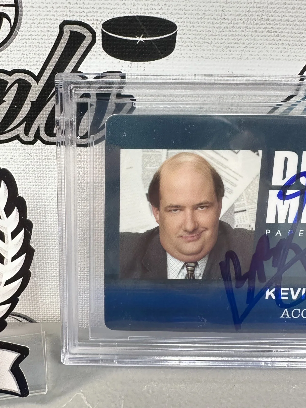 SUITS L.A. AUTOGRAPHED SLABBED SLAB AUTHENTICATED CERTIFIED ENCAP — BRIAN BAUMGARTNER KEVIN MALONE SIGNED THE OFFICE GAME ON CARD BECKETT BGS BAS, image 4
