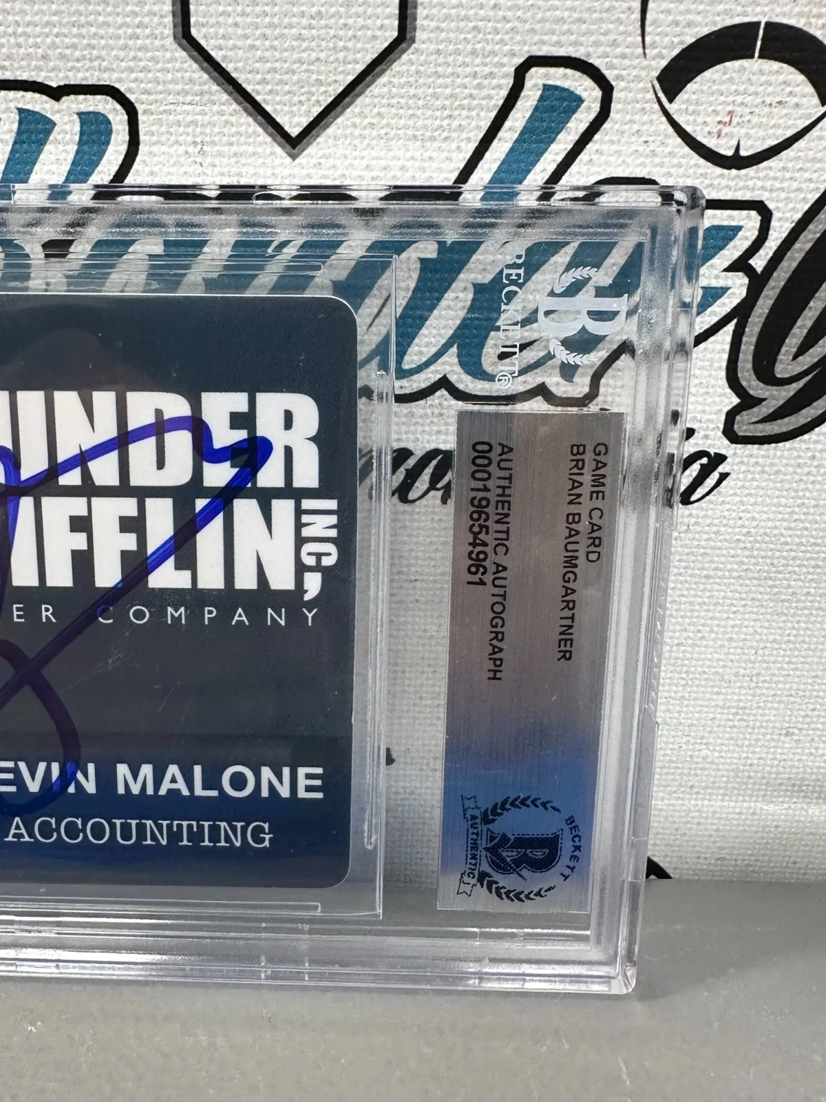 SUITS L.A. AUTOGRAPHED SLABBED SLAB AUTHENTICATED CERTIFIED ENCAP — BRIAN BAUMGARTNER KEVIN MALONE SIGNED THE OFFICE GAME ON CARD BECKETT BGS BAS, image 5