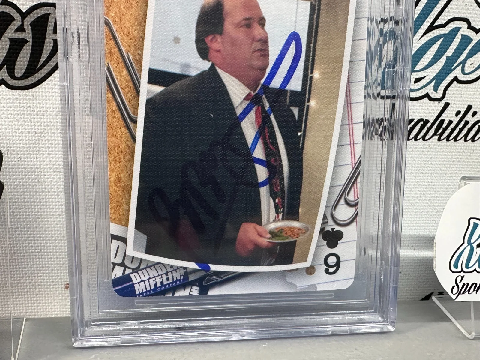 SUITS L.A. AUTOGRAPHED SLABBED SLAB AUTHENTICATED CERTIFIED ENCAP — BRIAN BAUMGARTNER KEVIN MALONE SIGNED THE OFFICE ON CARD BECKETT BGS BAS 10, image 3