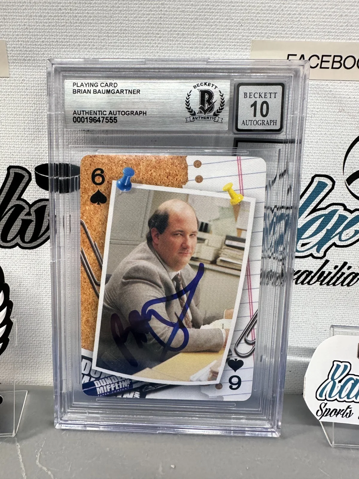 SUITS L.A. AUTOGRAPHED SLABBED SLAB AUTHENTICATED CERTIFIED ENCAP — BRIAN BAUMGARTNER KEVIN MALONE SIGNED THE OFFICE ON CARD BECKETT BGS BAS 10, image 2