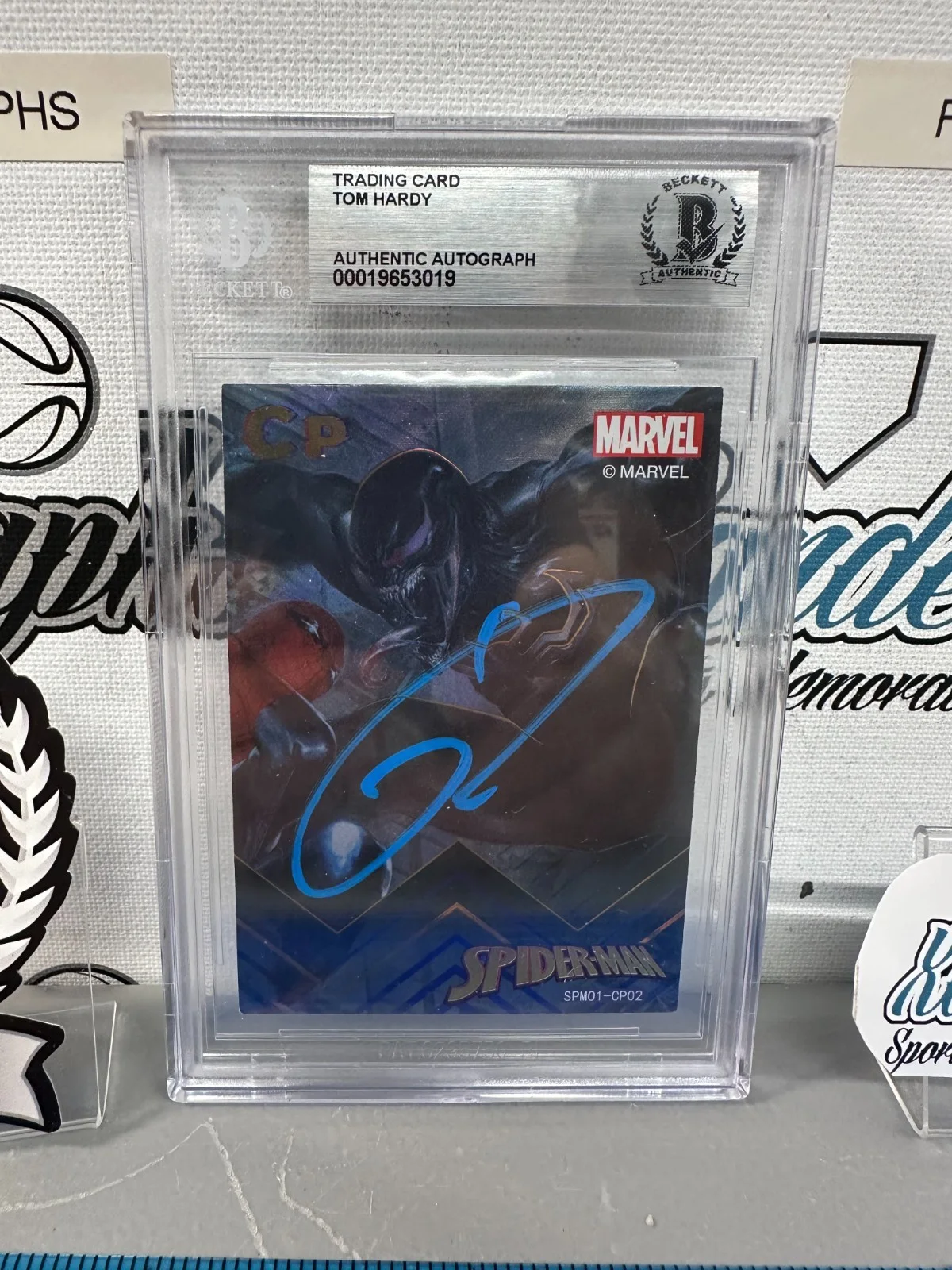BLACK HAWK DOWN STAR TREK NEMESIS WARRIOR LAWLESS LOCKE — TOM HARDY SIGNED AUTOGRAPHED VENOM SPIDER-MAN CARD BANE BATMAN BECKETT BAS SLAB, изображение 2