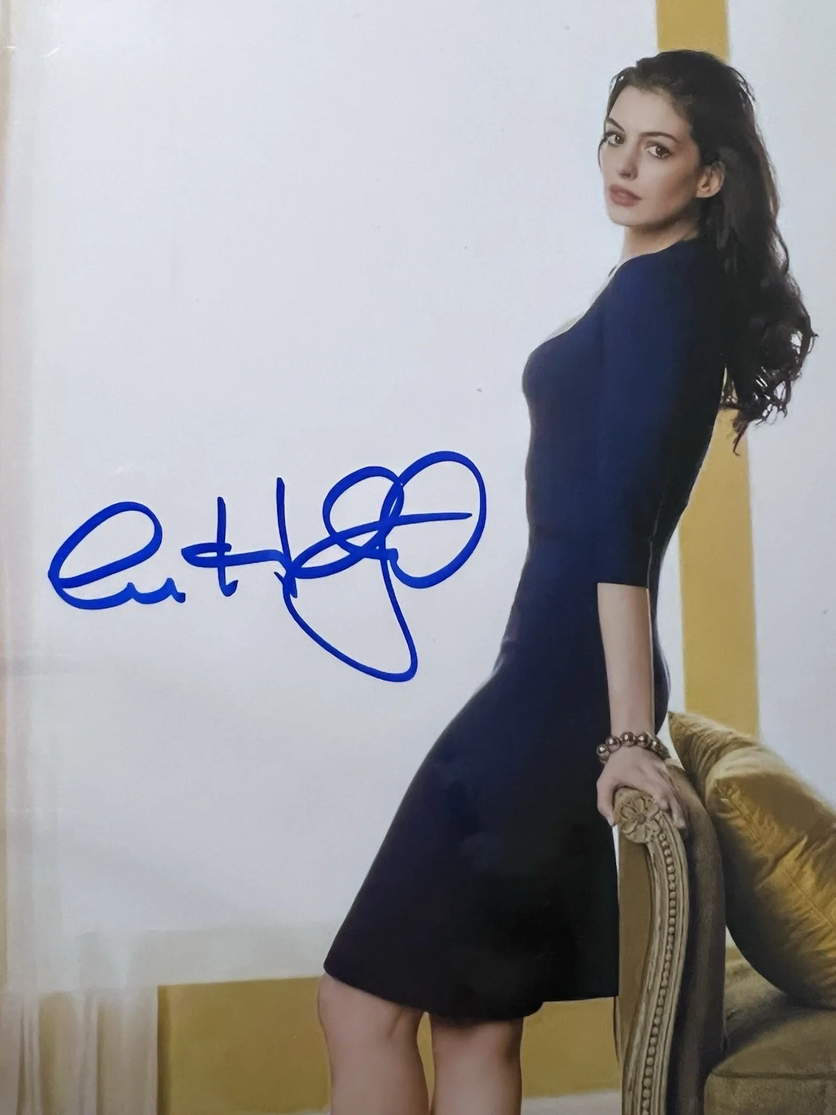 Anne Hathaway — Anne Hathaway Autographed 8x10 (Celebrity Authentics COA), image 2