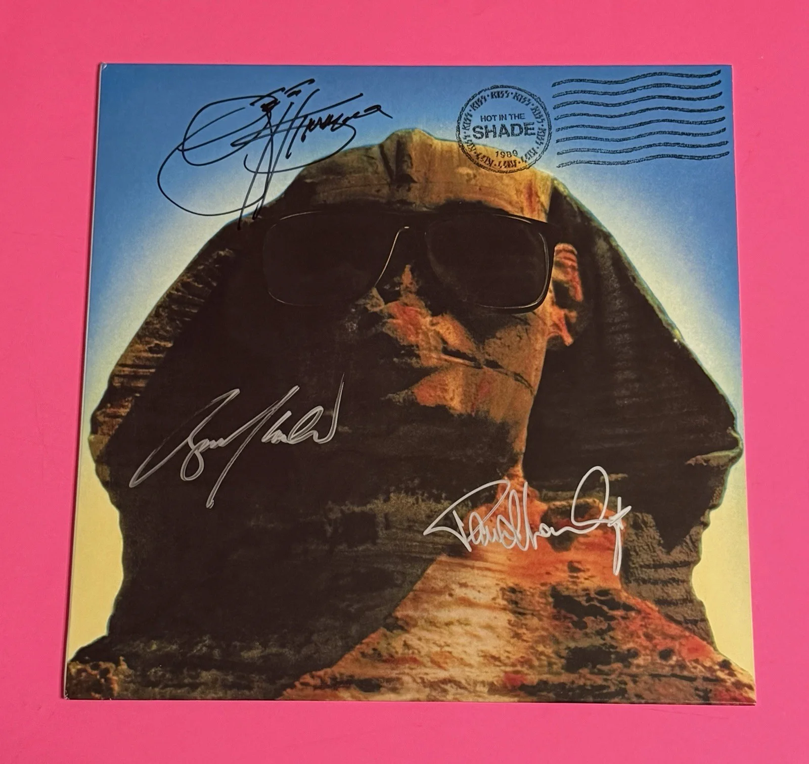 KISS x3 PAUL STANLEY GENE SIMMONS KULICK SIGNED HOT IN THE SHADE VINYL LP, изображение 2