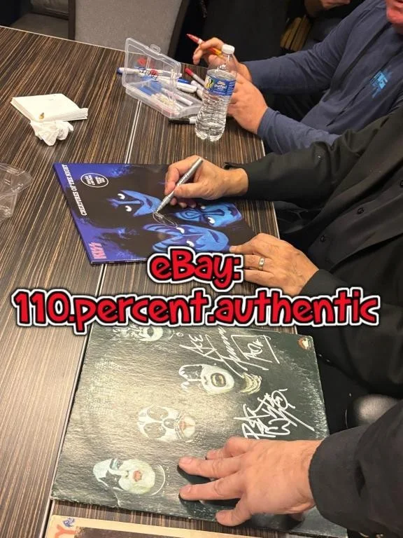 GENE SIMMONS SIGNED KISS CREATURES COLORED VINYL VINNIE VINCENT COVER LP RARE, изображение 3