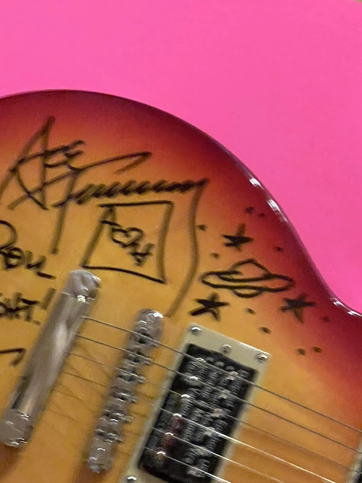 ACE FREHLEY KISS SIGNED EPHIPHONE GUITAR W/ SKETCH AND INSCRIPTION *EXACT PROOF*, изображение 5