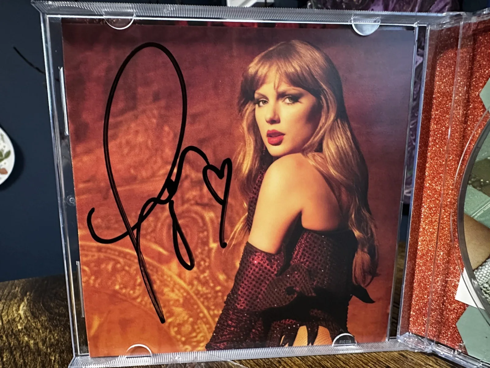 RARE Long Signature Taylor Swift The Life of a Showgirl CD w/Hand Signed Photo 3, изображение 3