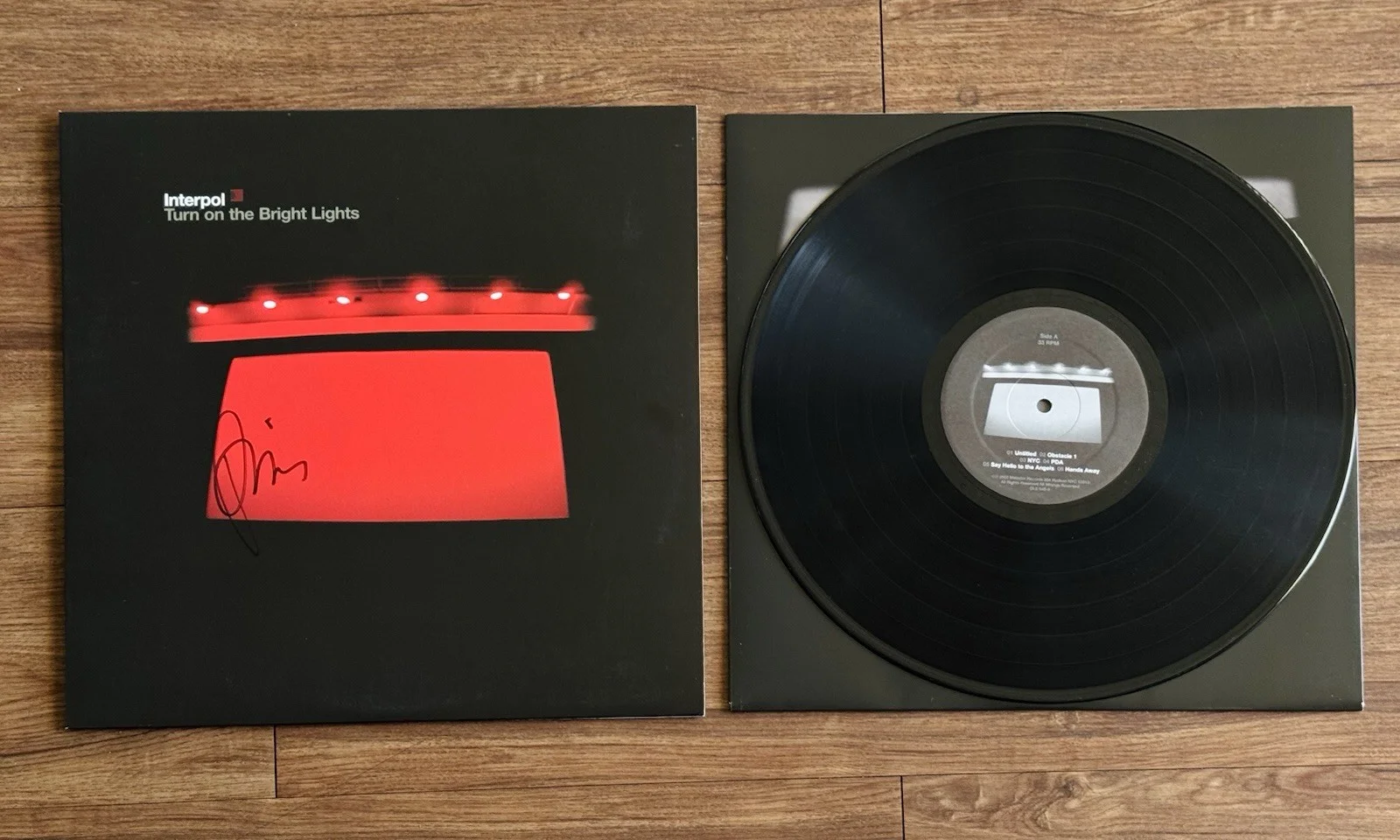 Interpol Signed Vinyl Album ‘Turn On The Bright Lights’ Paul Banks Autograph, изображение 2