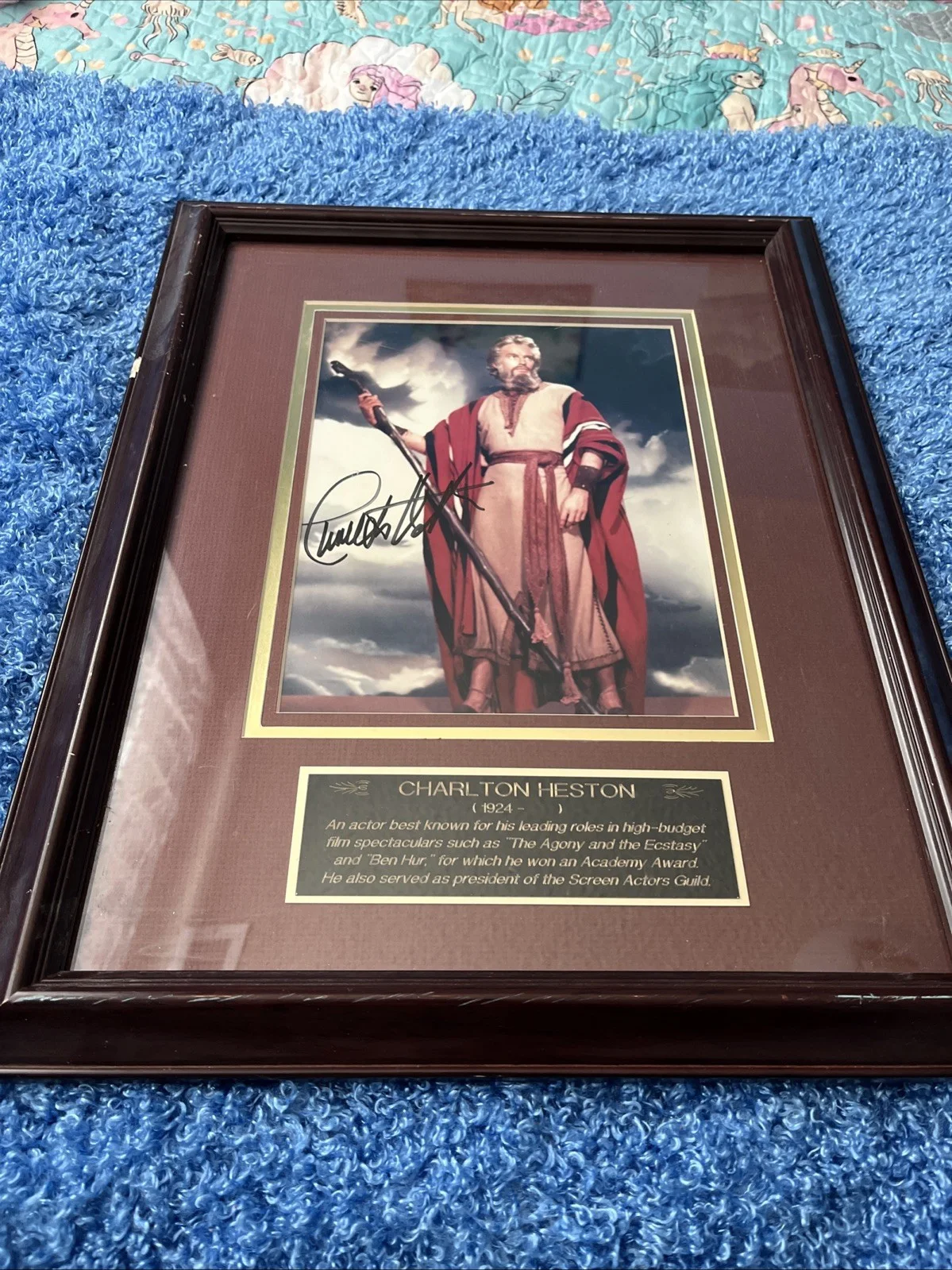 Charles Heston — CHARLTON HESTON SIGNED AUTOGRAPHED 8X10 PHOTO BEN-HUR RARE JSA MOUNTED IN FRAME