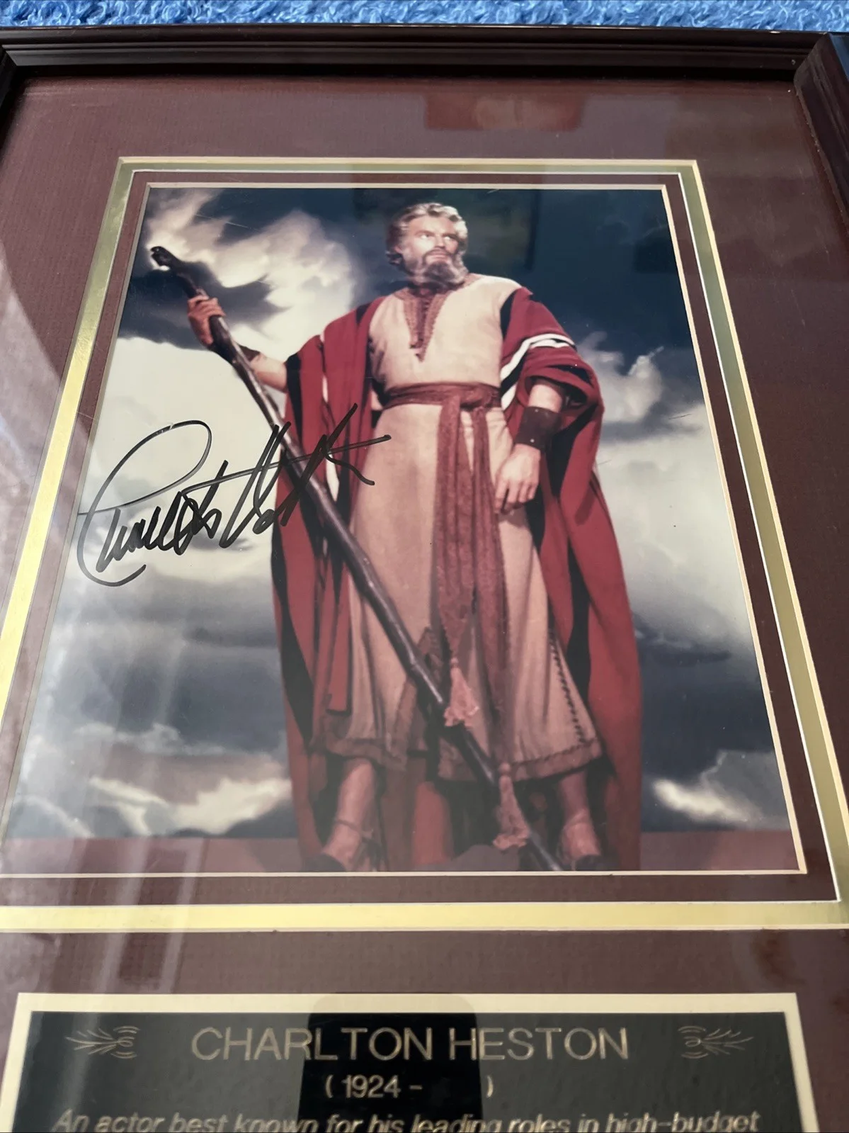 Charles Heston — CHARLTON HESTON SIGNED AUTOGRAPHED 8X10 PHOTO BEN-HUR RARE JSA MOUNTED IN FRAME, image 4