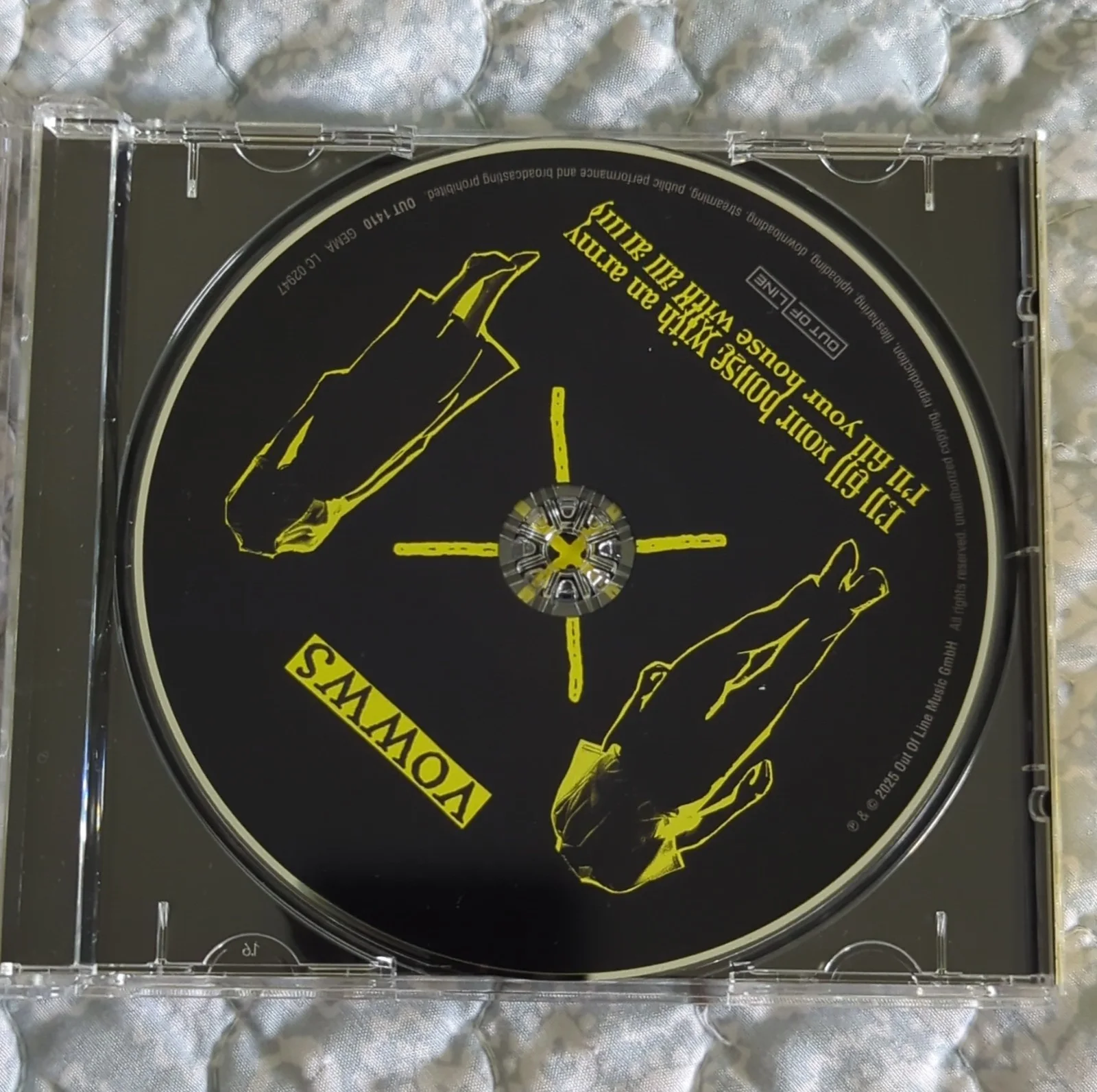 VOWWS Signed Autographed CD Out Of Line Music Yellow Cover Original CD & Booklet, изображение 3