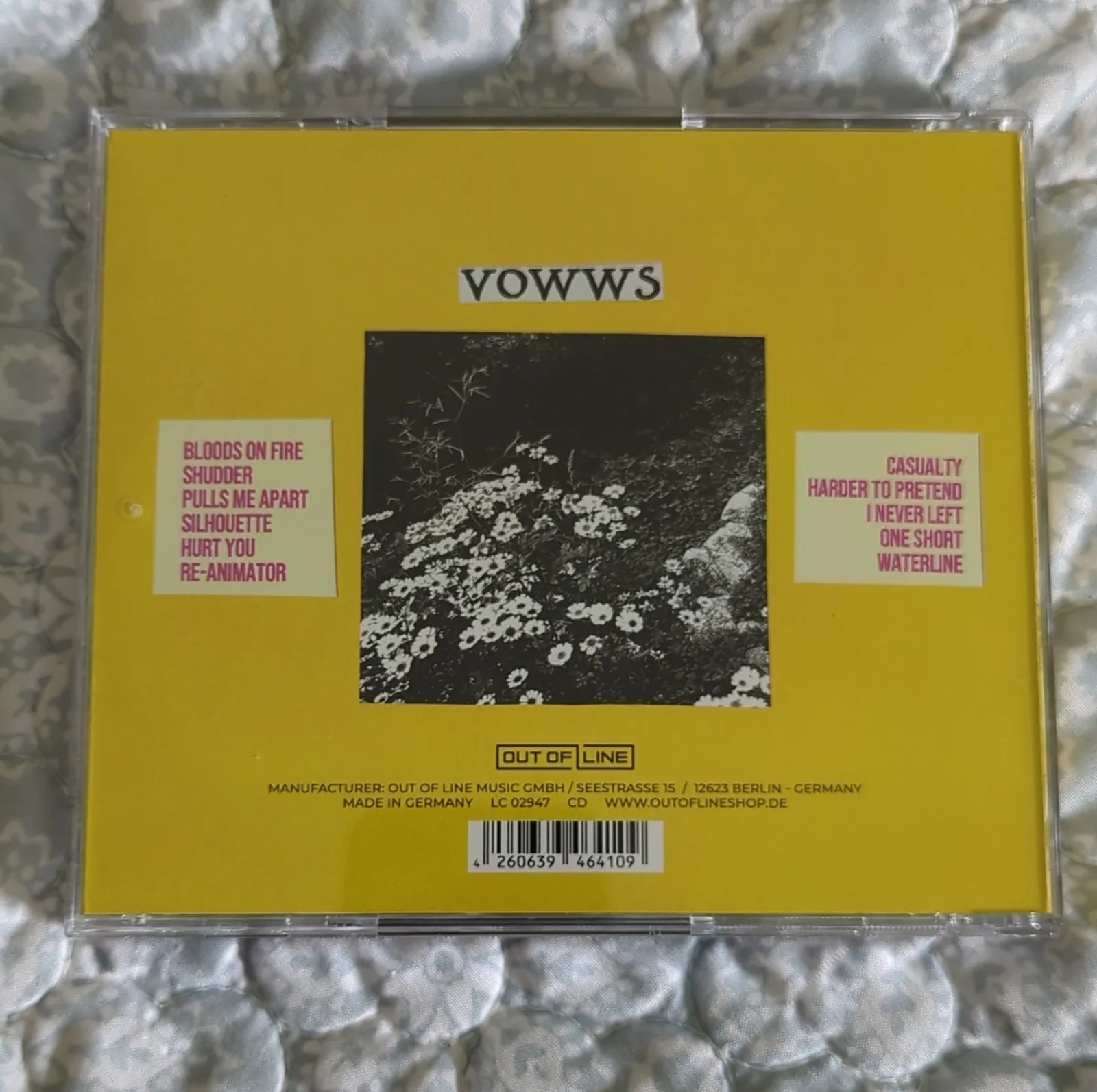 VOWWS Signed Autographed CD Out Of Line Music Yellow Cover Original CD & Booklet, изображение 4