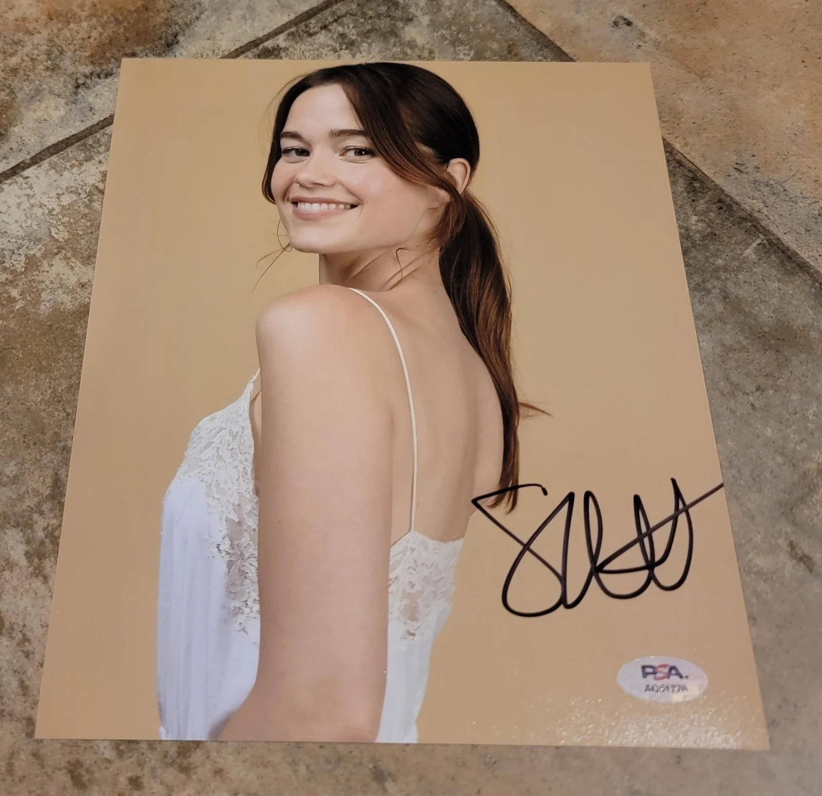 Sarah Catherine Hook — Sarah Catherine Hook signed 8x10 photo PSA DNA autograph photoshoot smile