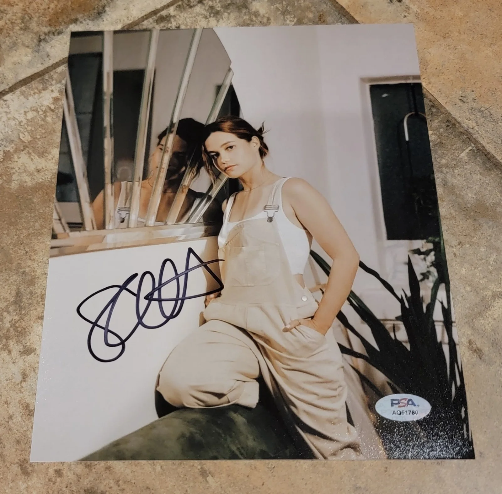 Sarah Catherine Hook — Sarah Catherine Hook signed 8x10 photo PSA DNA autograph photoshoot overalls