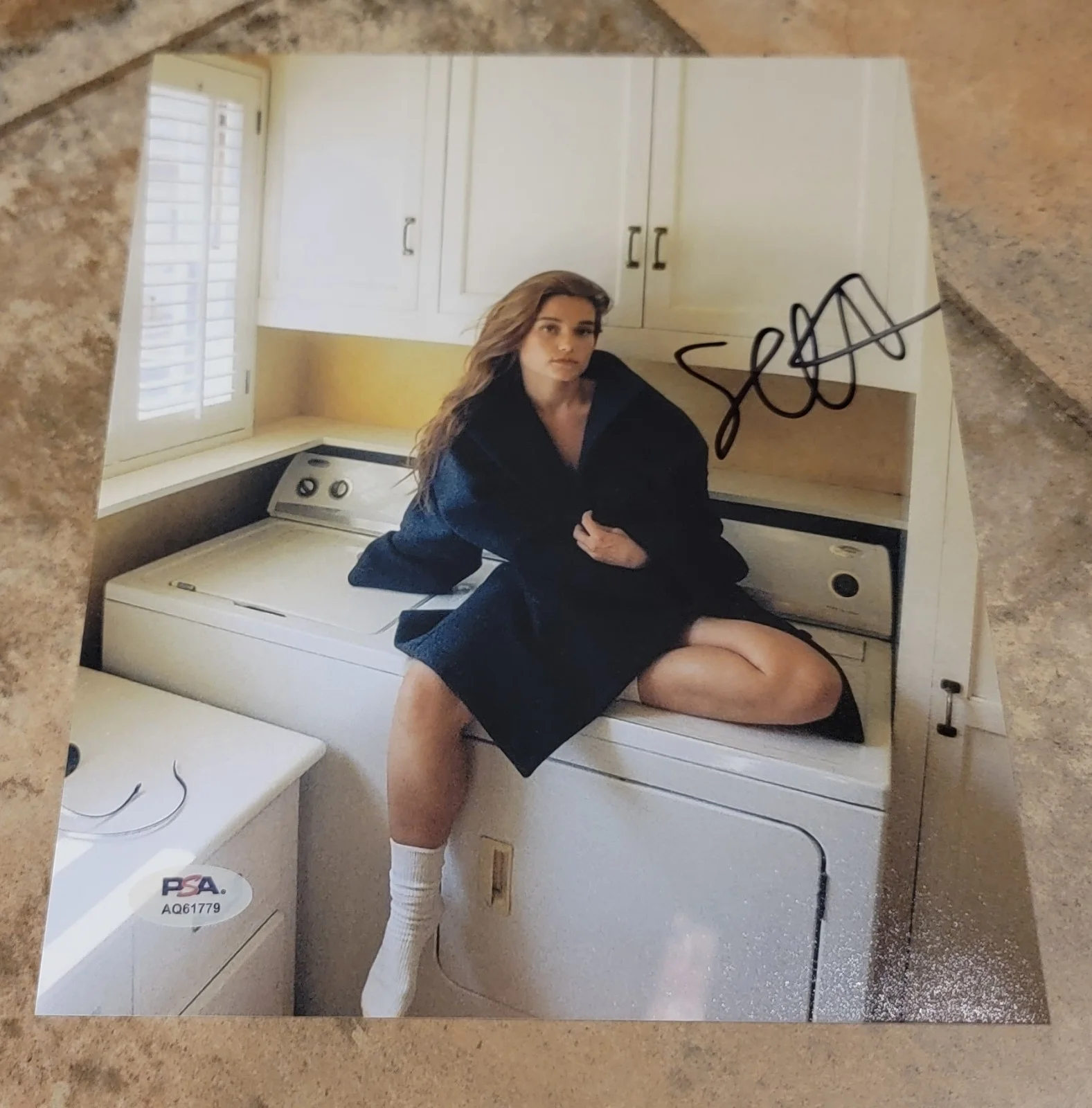 Sarah Catherine Hook — Sarah Catherine Hook signed 8x10 photo PSA DNA autograph photoshoot dryer robe