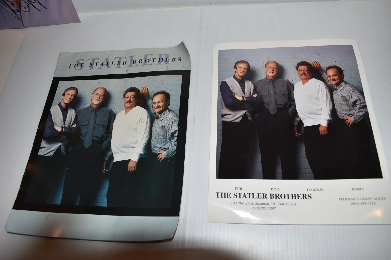HUGE LOT OF PROMO COUNTRY 8X10" PHOTOS / PROGRAMS- SOME SIGNED (YLG53), изображение 5