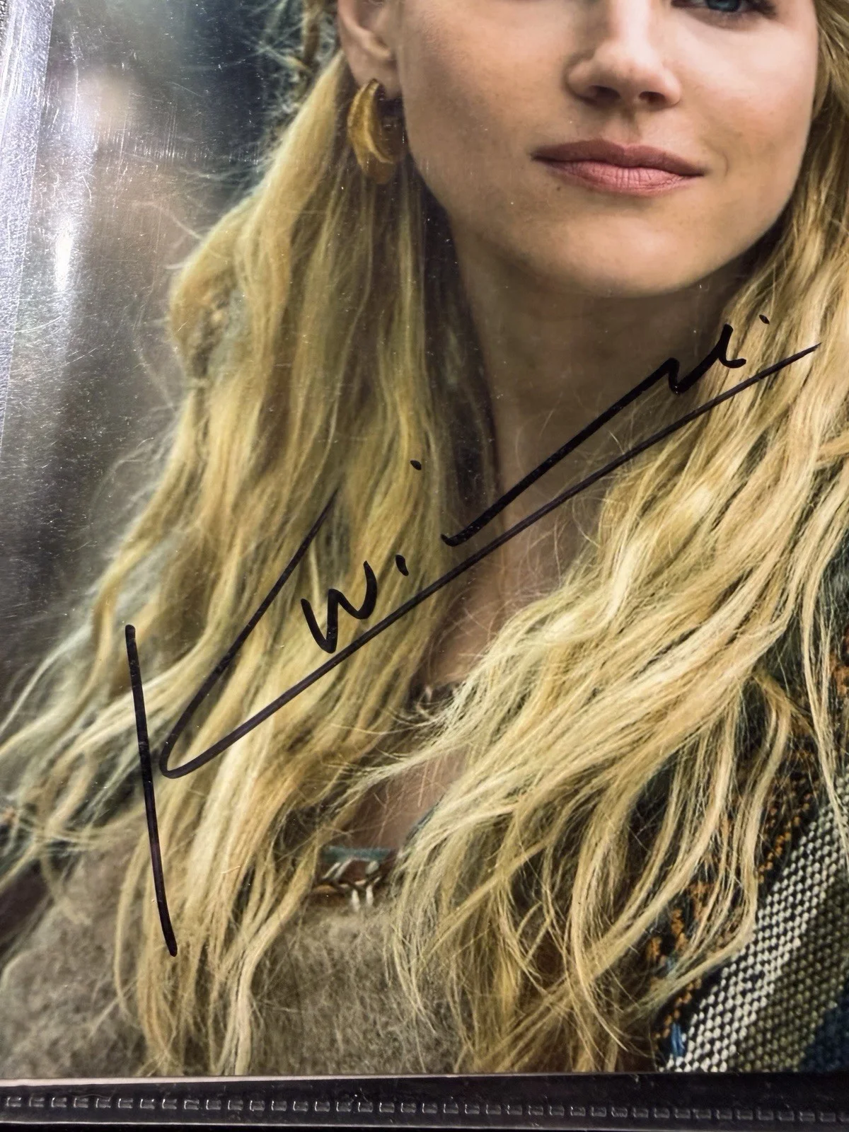 Katheryn Winnick — Katheryn Winnick Signed Vikings 8x10, image 2